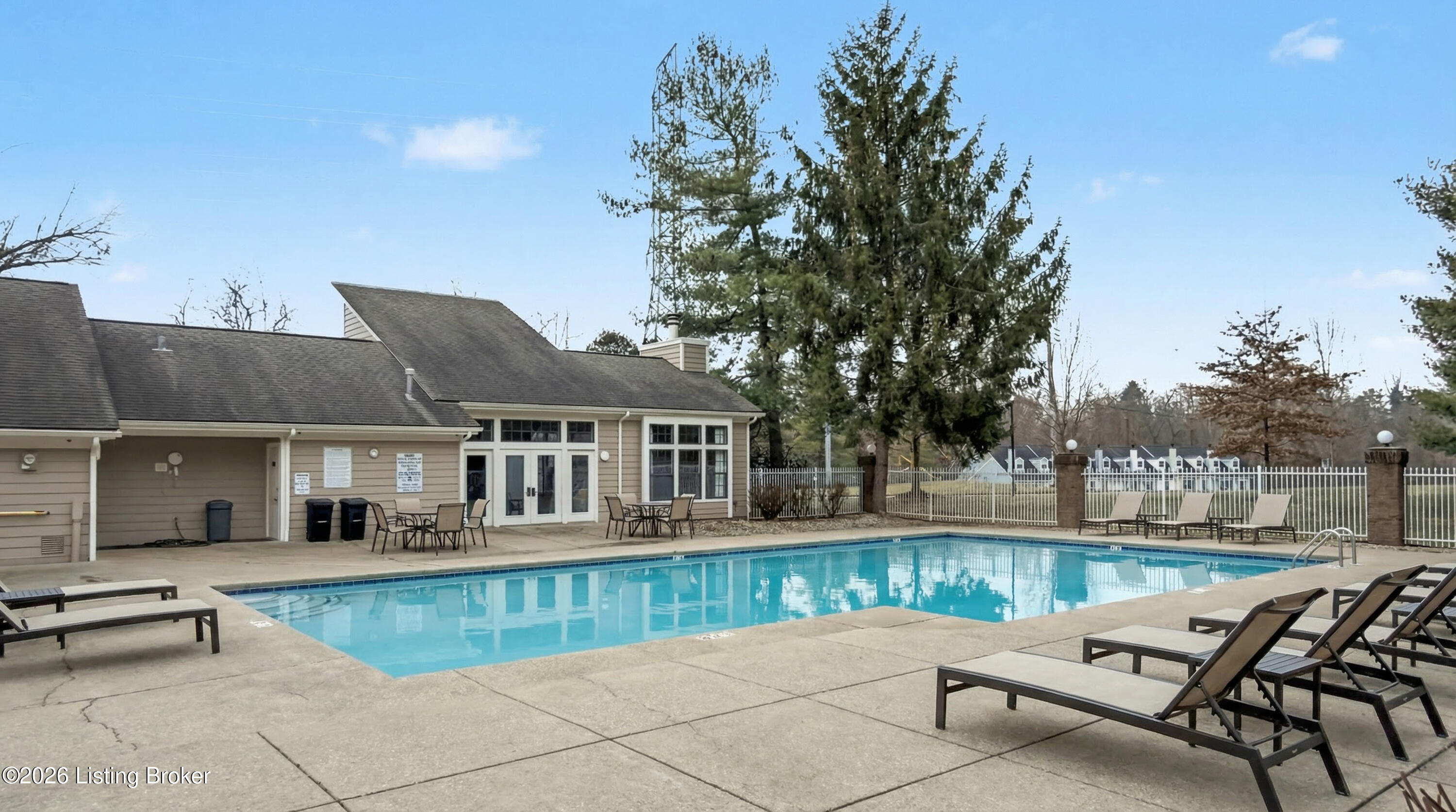 401 Creason Ct 208