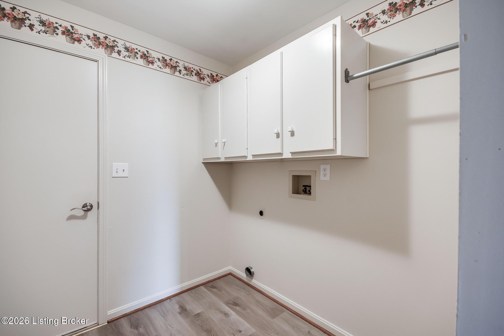 8016 Cedar Glen Ln