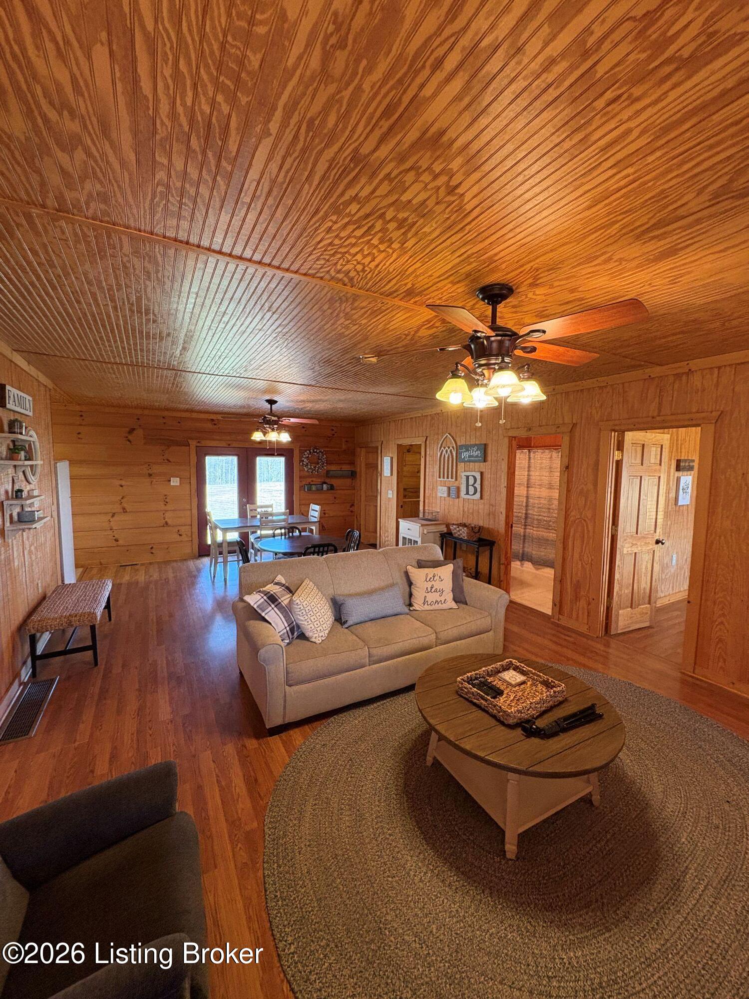 180 Tulip Ln
