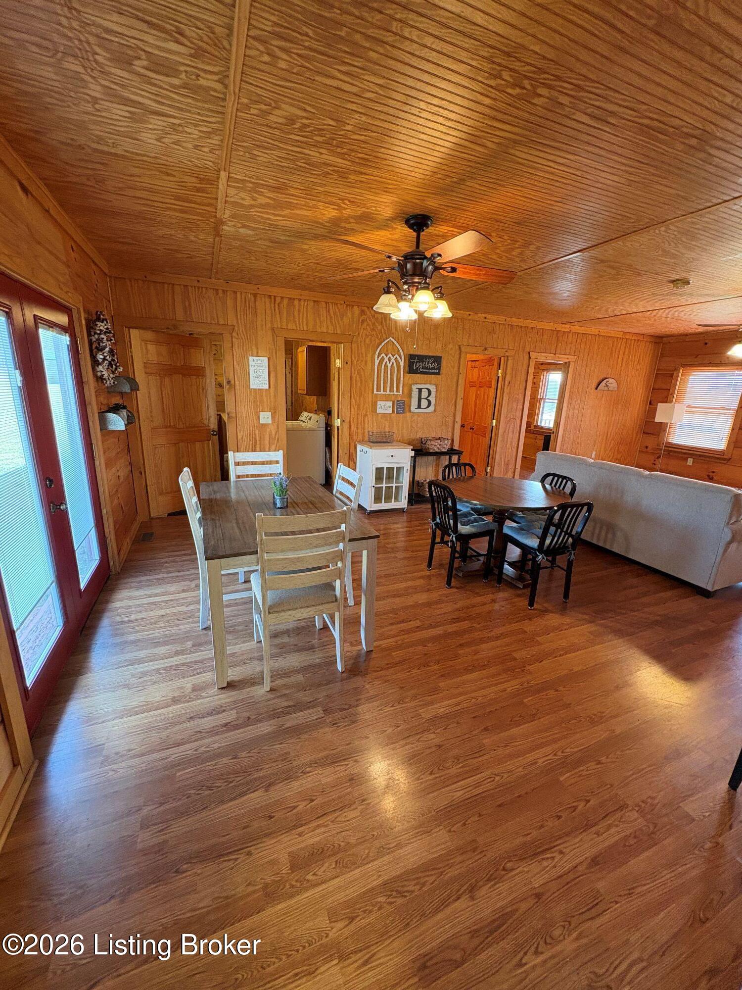 180 Tulip Ln