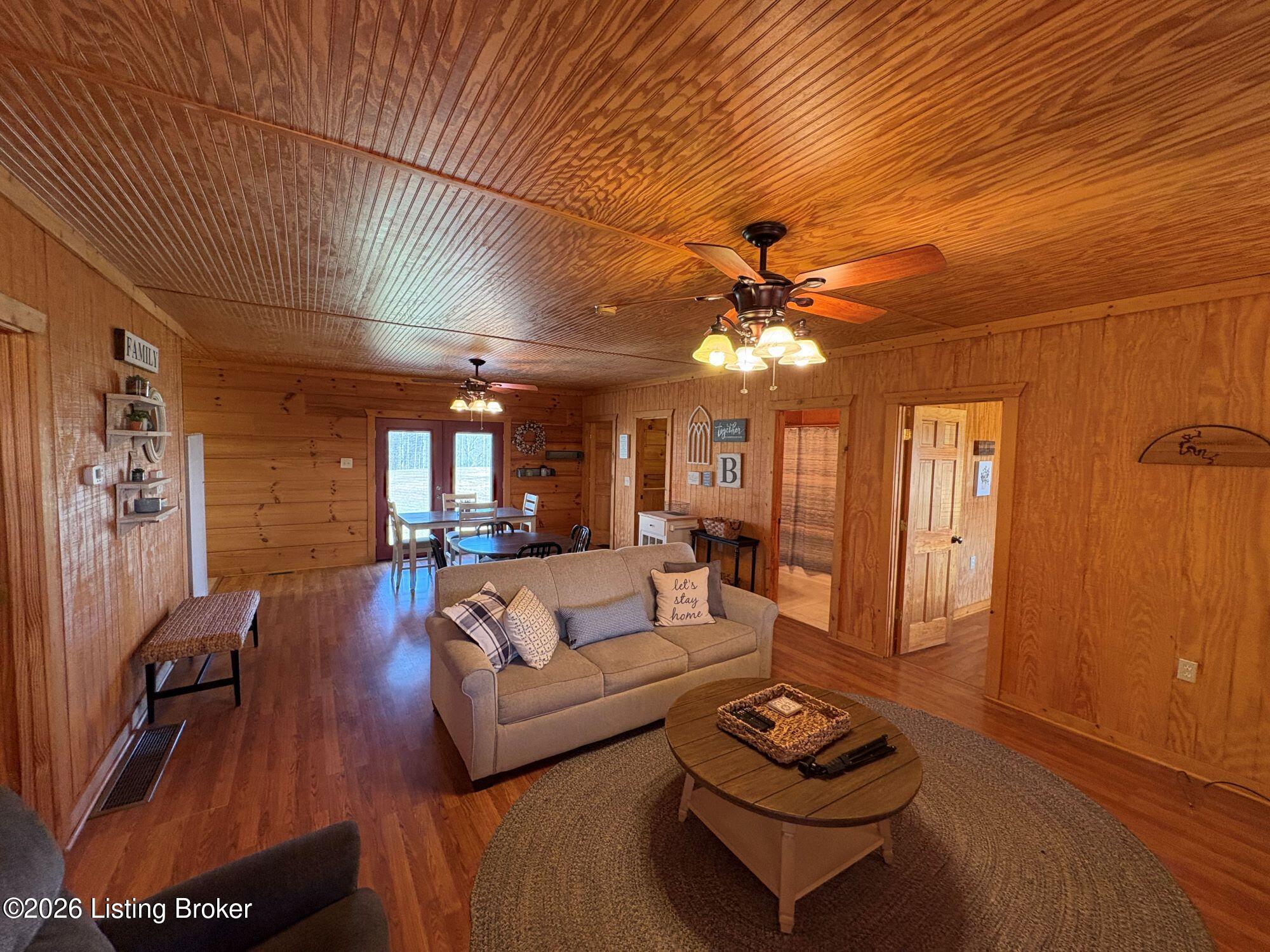 180 Tulip Ln