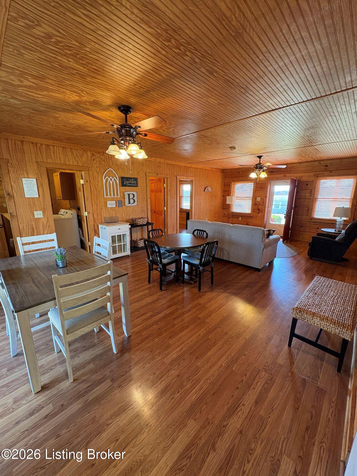 180 Tulip Ln