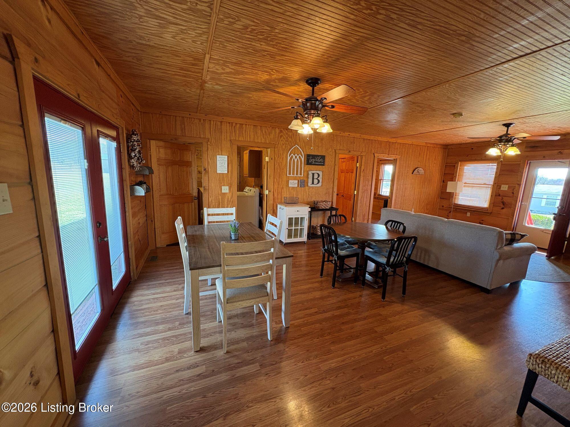 180 Tulip Ln