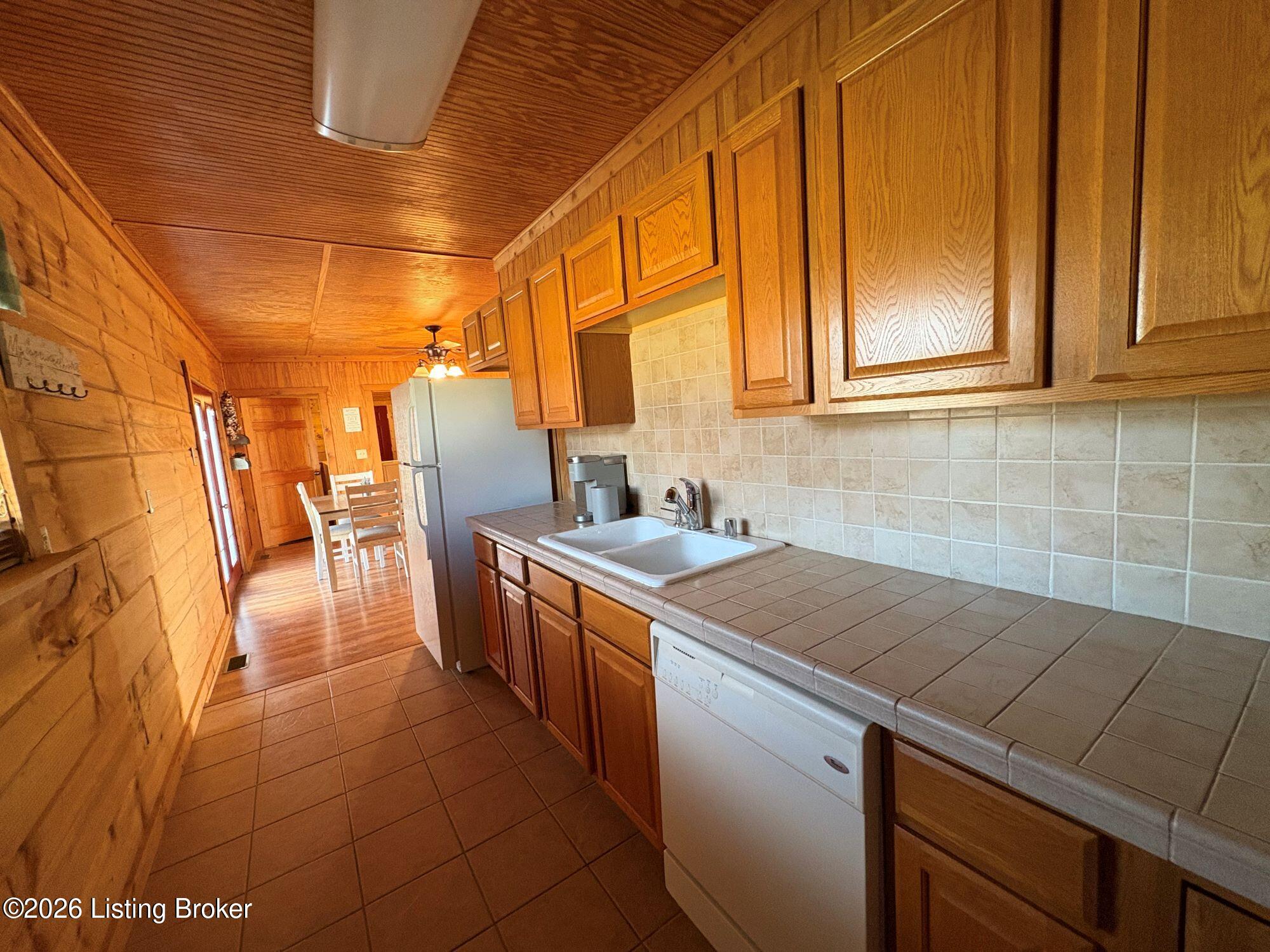 180 Tulip Ln