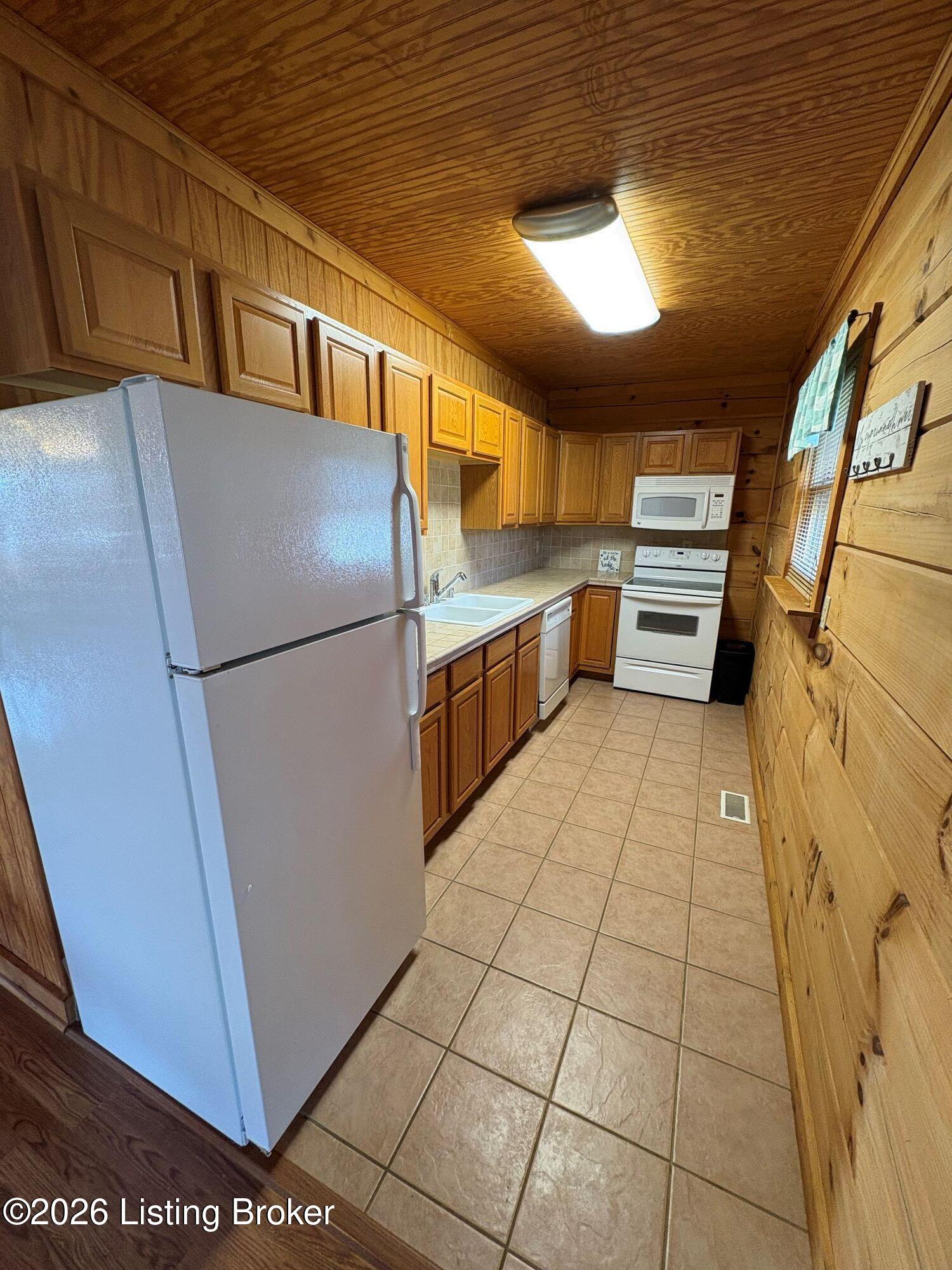 180 Tulip Ln