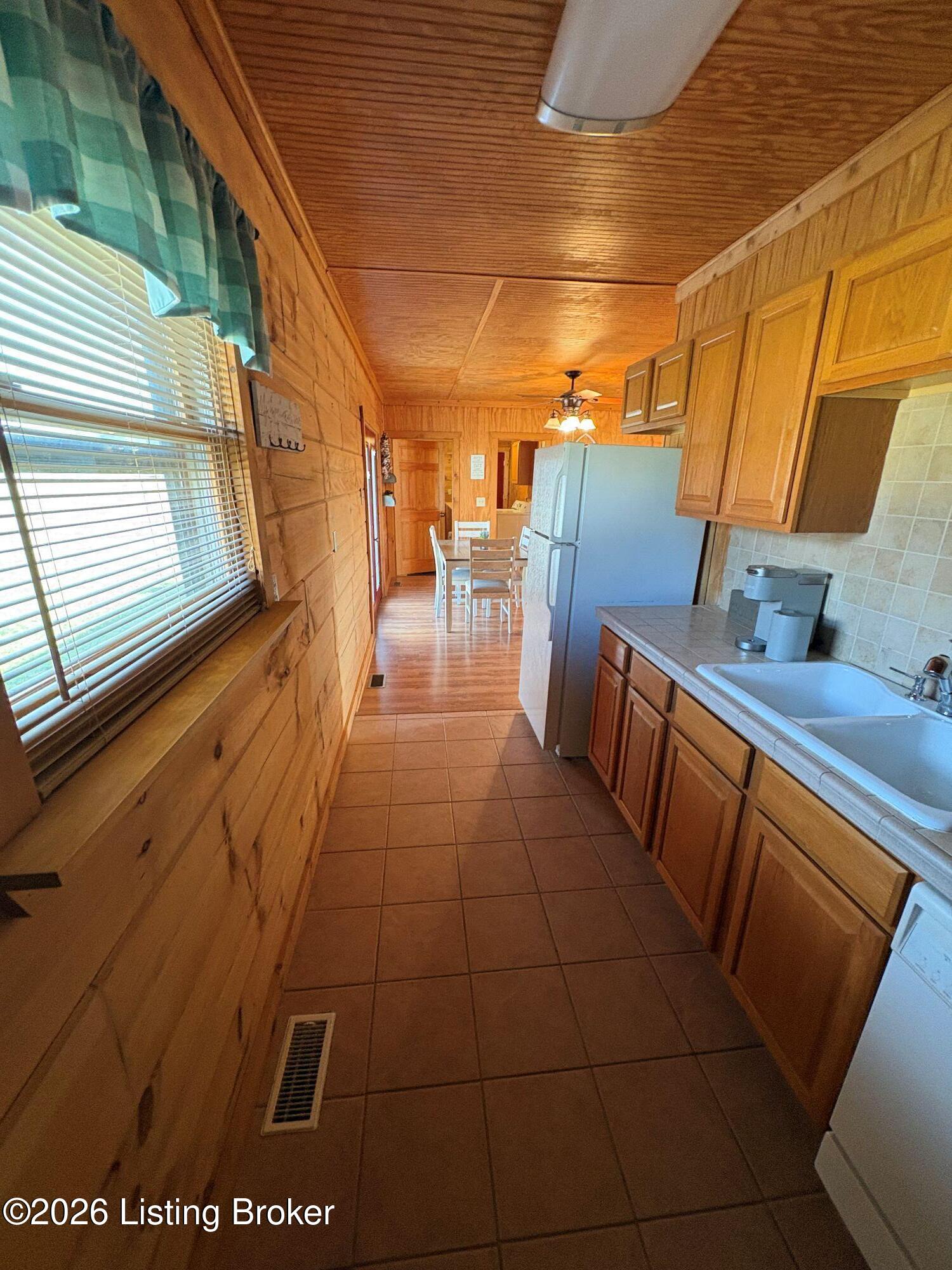 180 Tulip Ln
