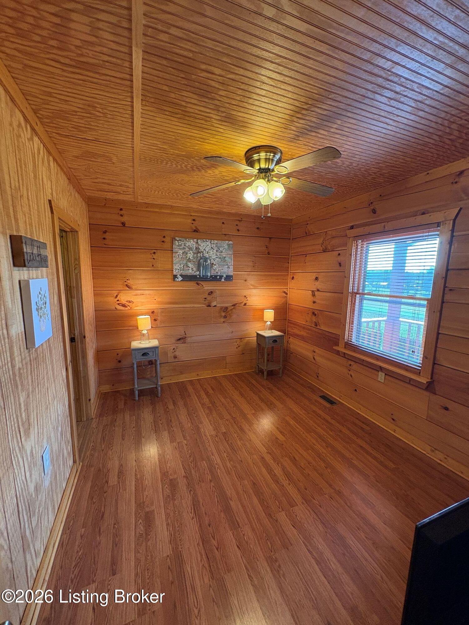 180 Tulip Ln