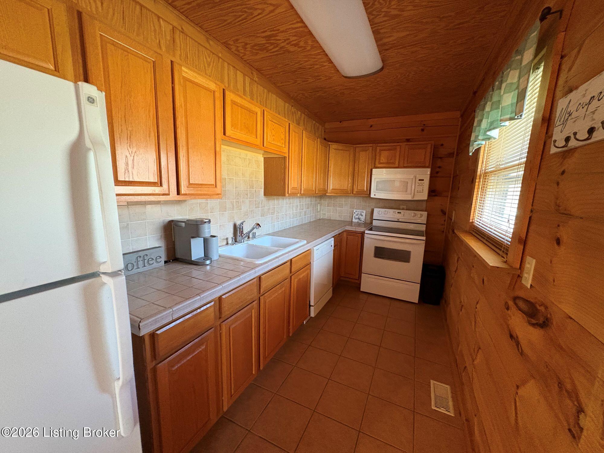 180 Tulip Ln