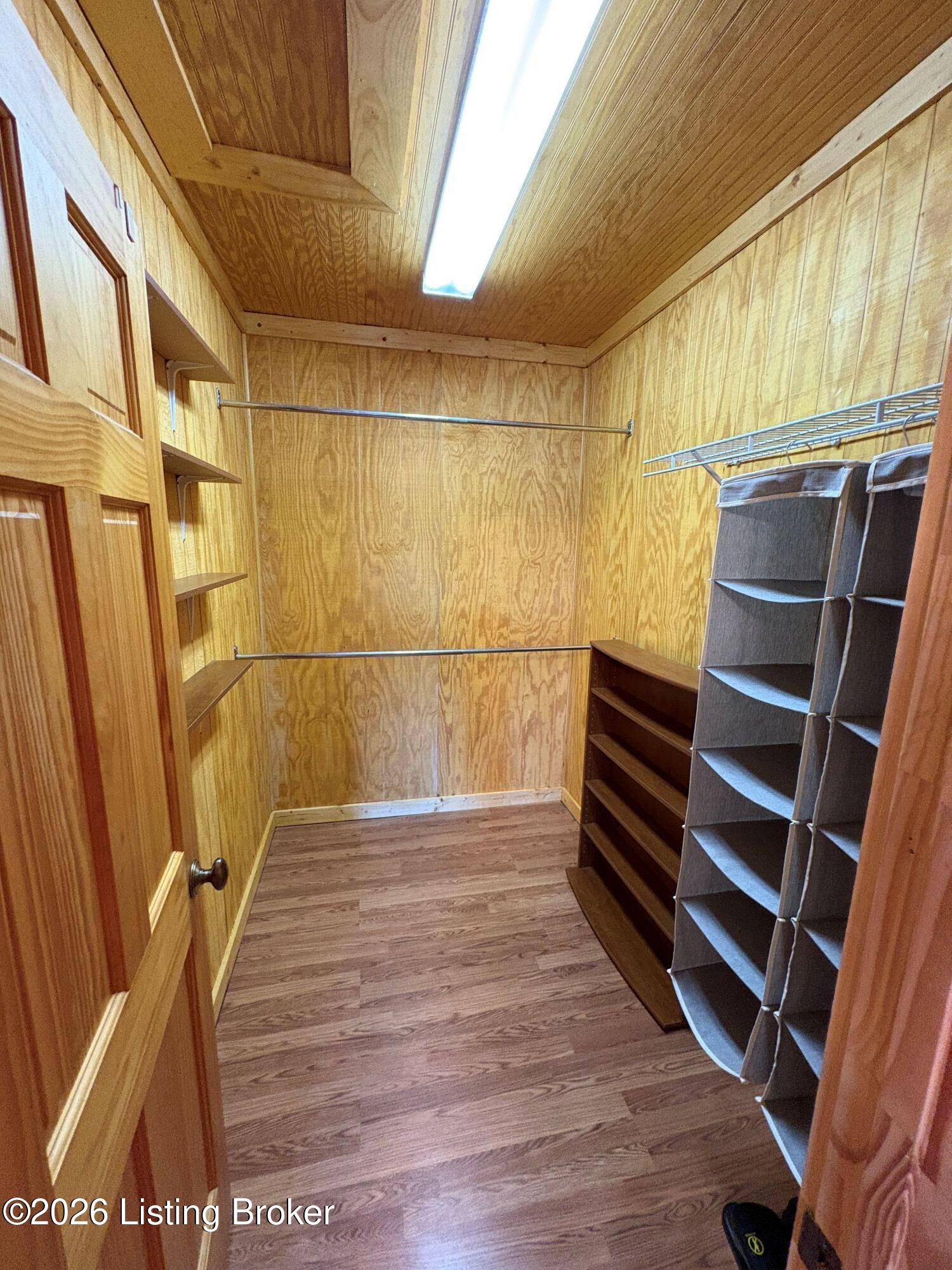 180 Tulip Ln