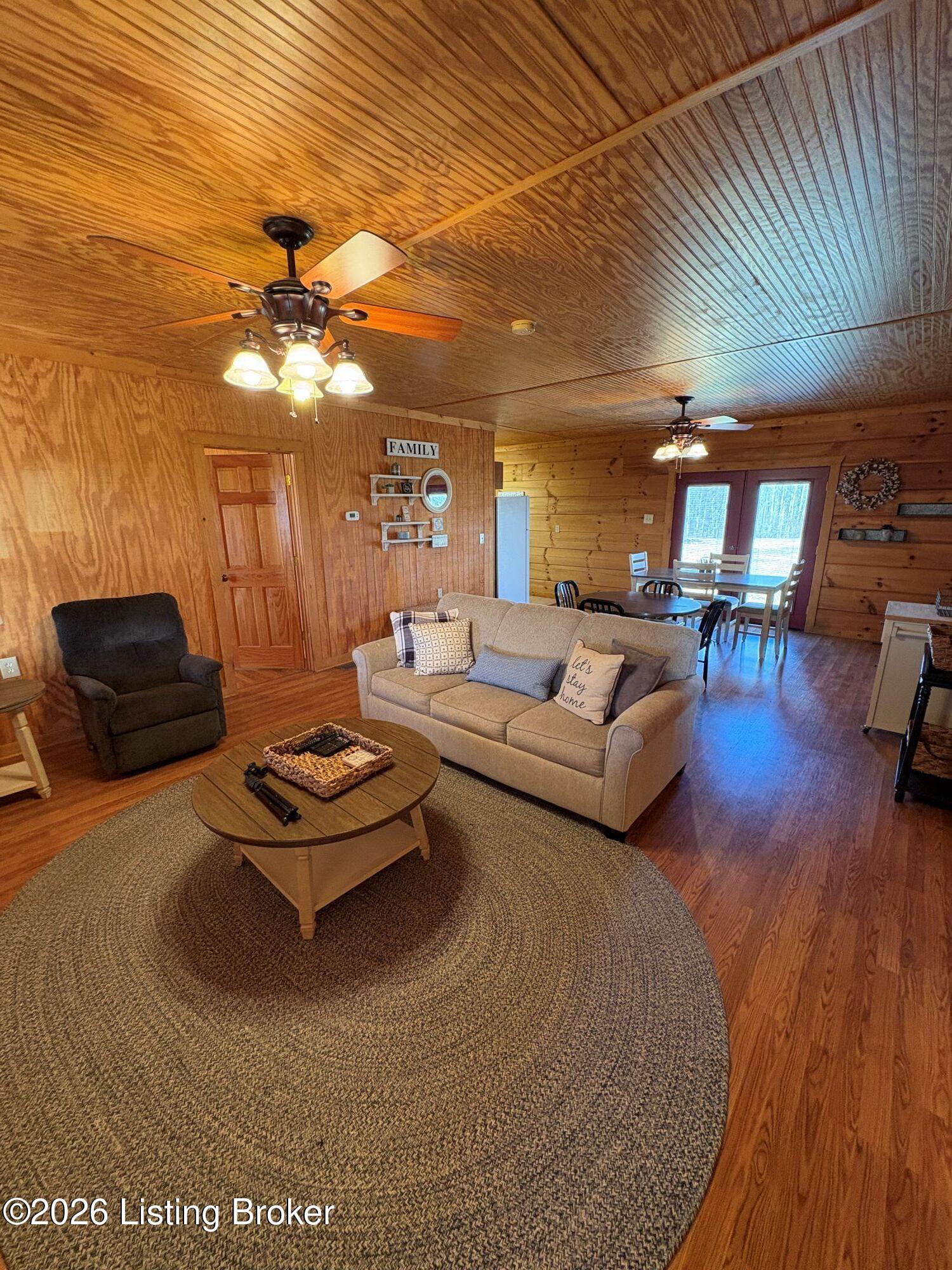 180 Tulip Ln