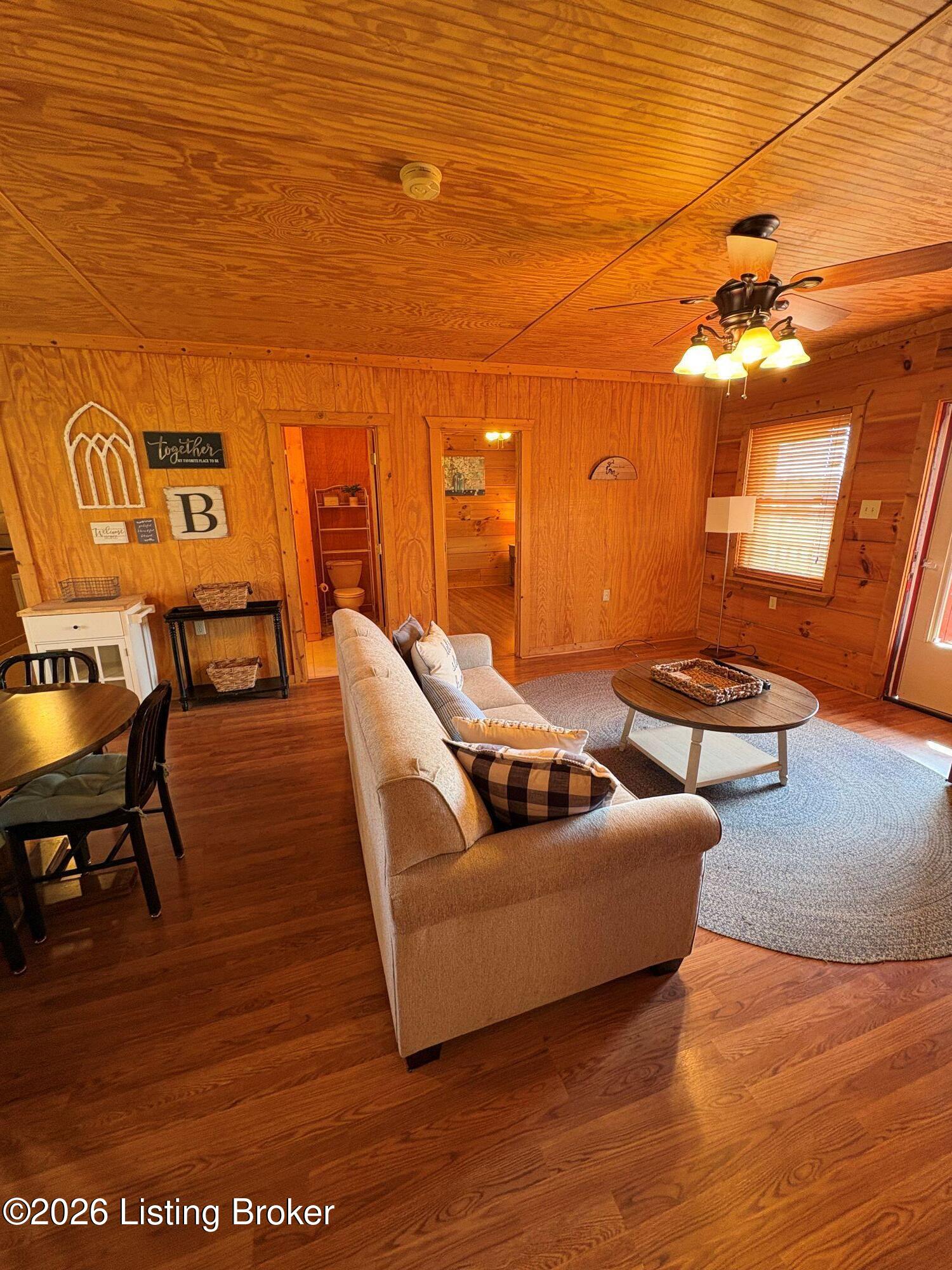180 Tulip Ln