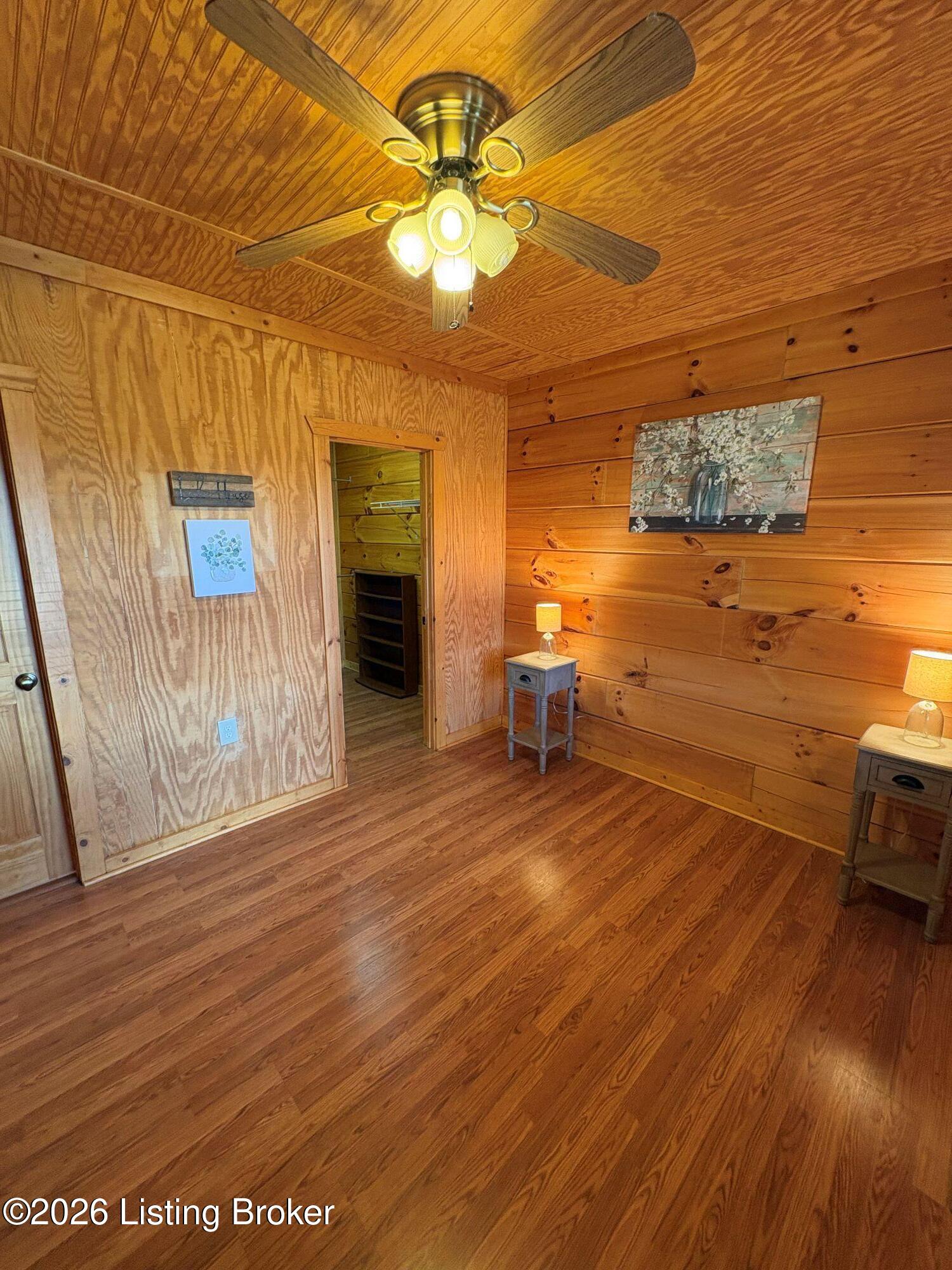 180 Tulip Ln