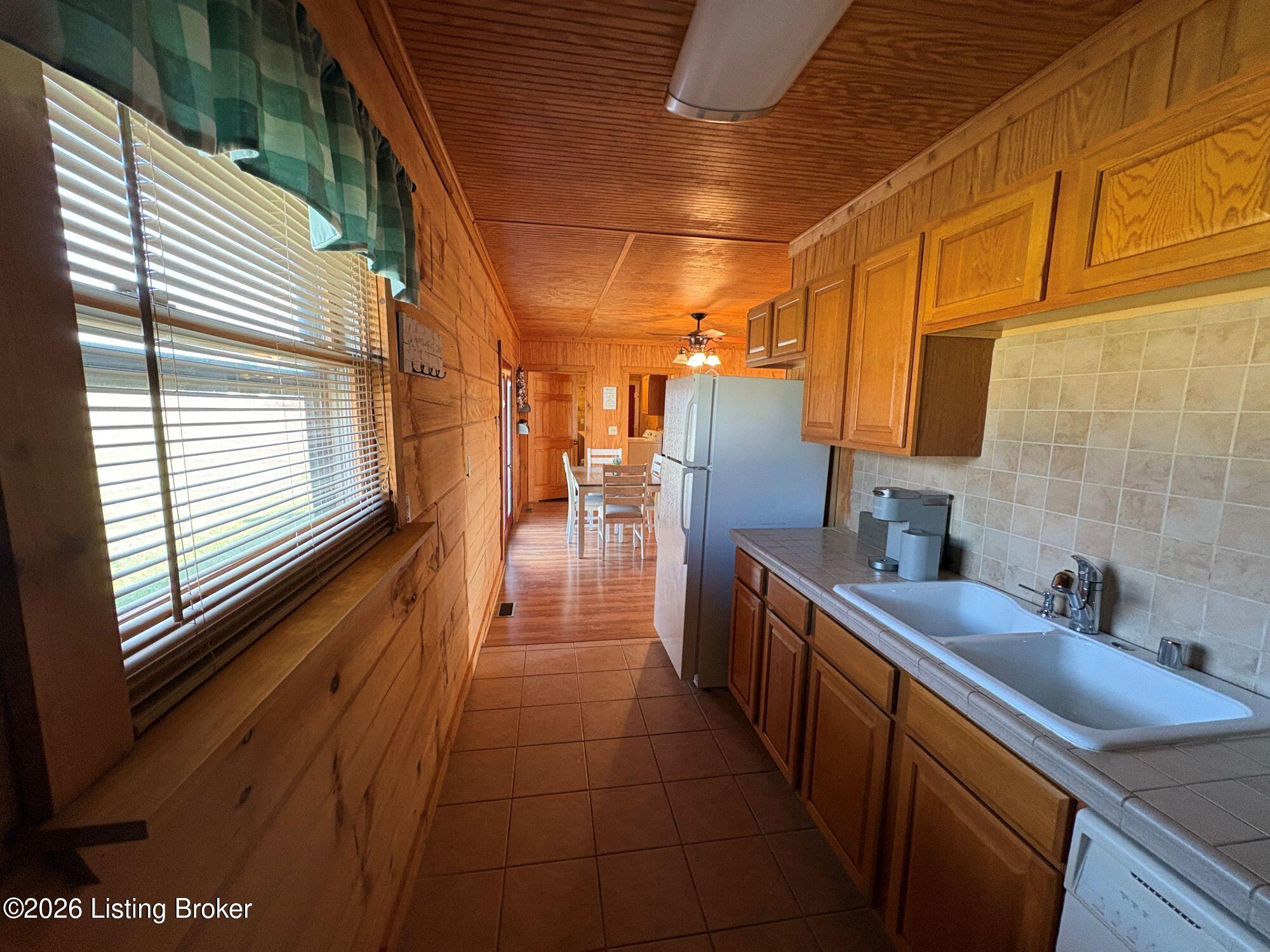 180 Tulip Ln