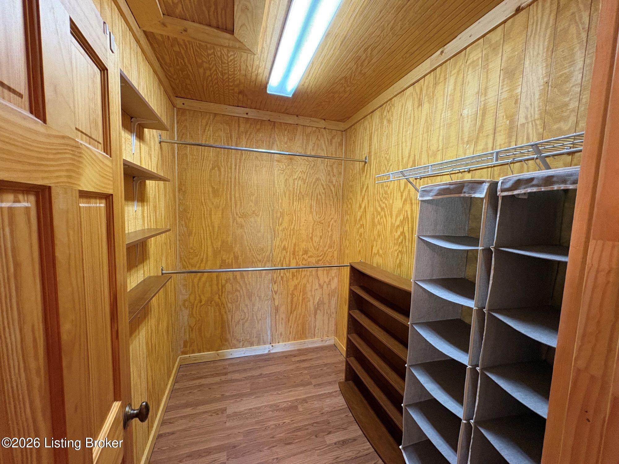 180 Tulip Ln