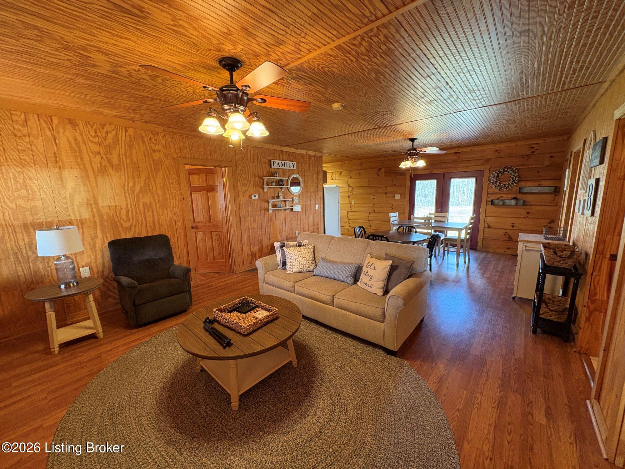 180 Tulip Ln