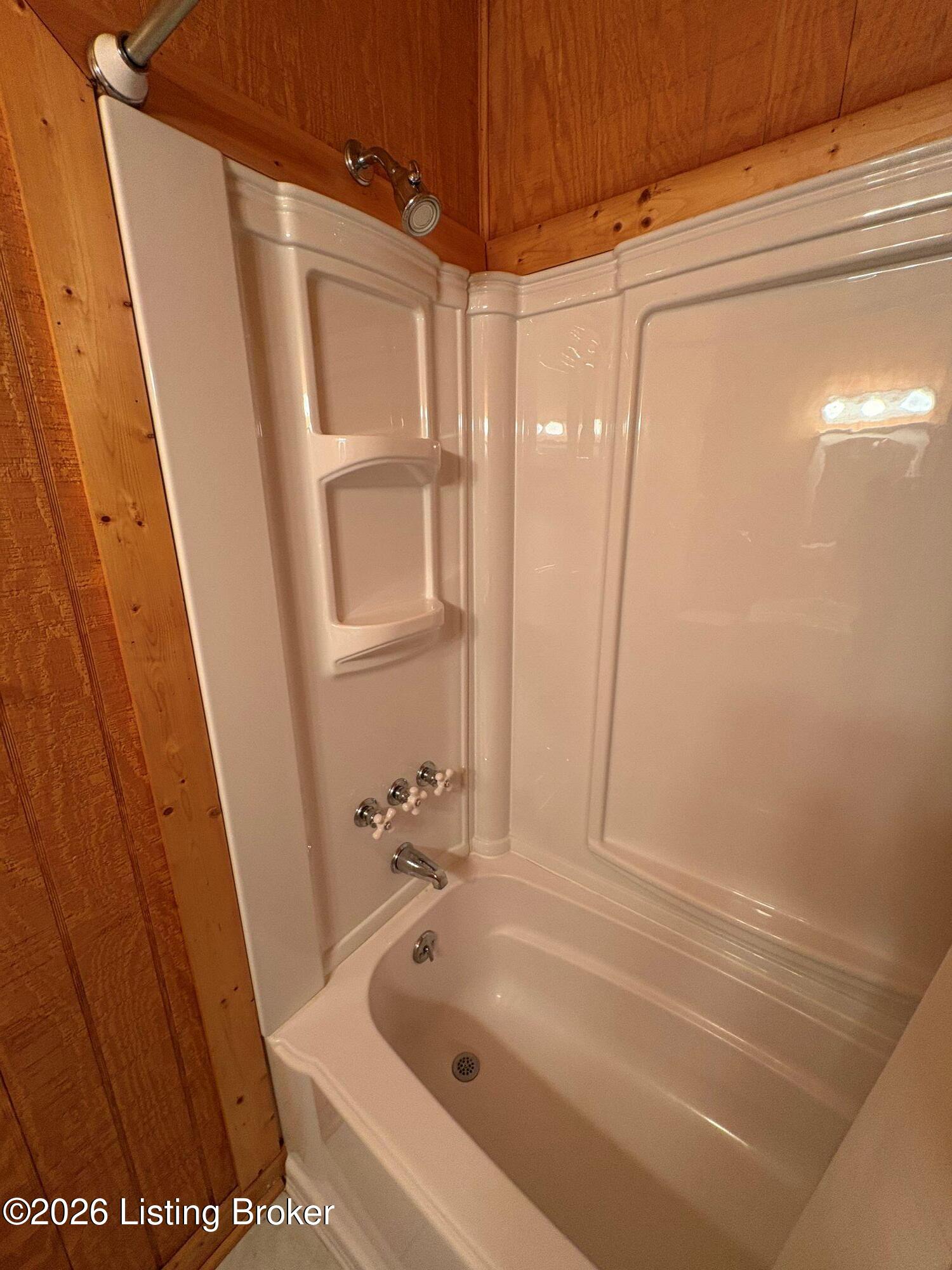 180 Tulip Ln