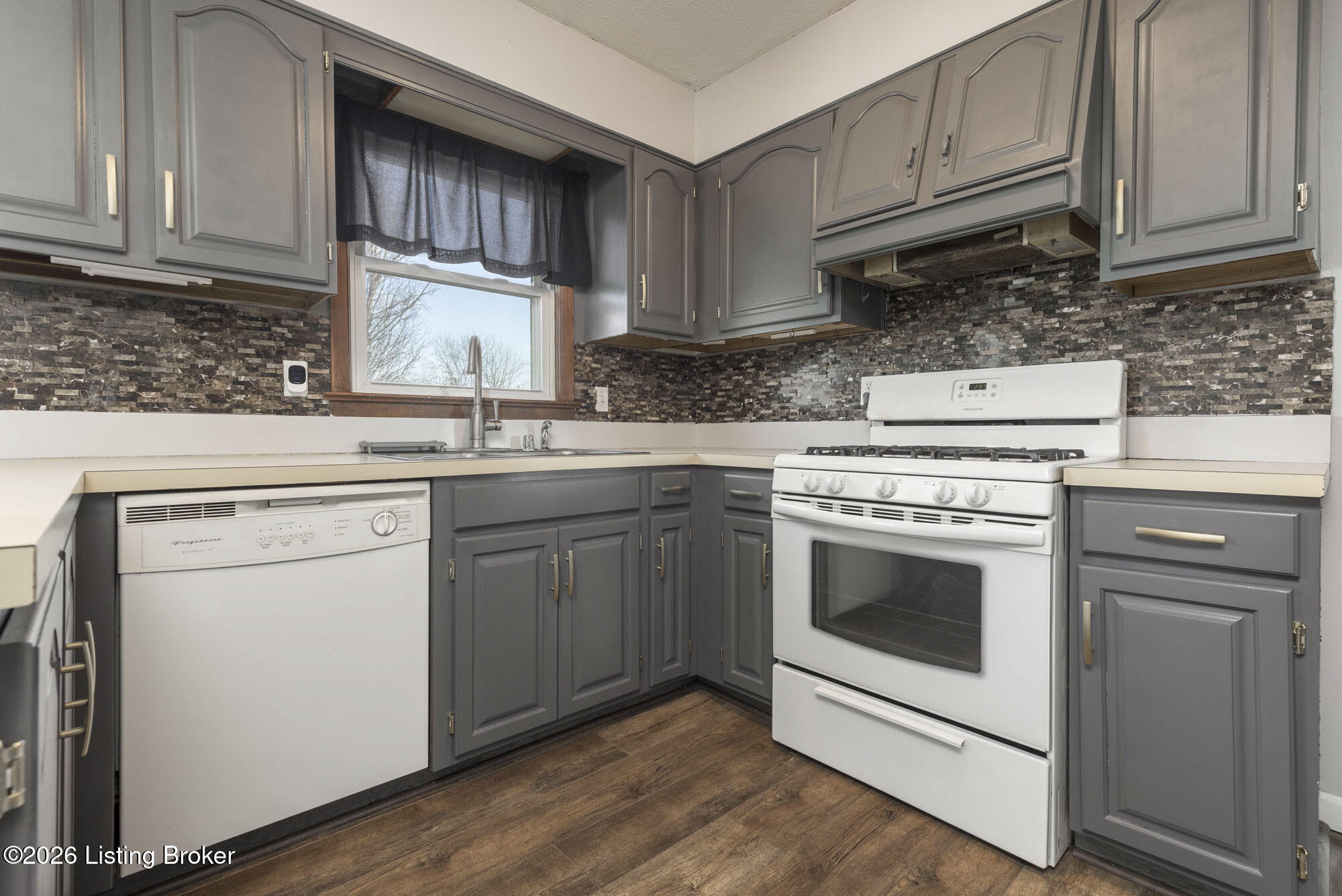 8411 Seaforth Dr