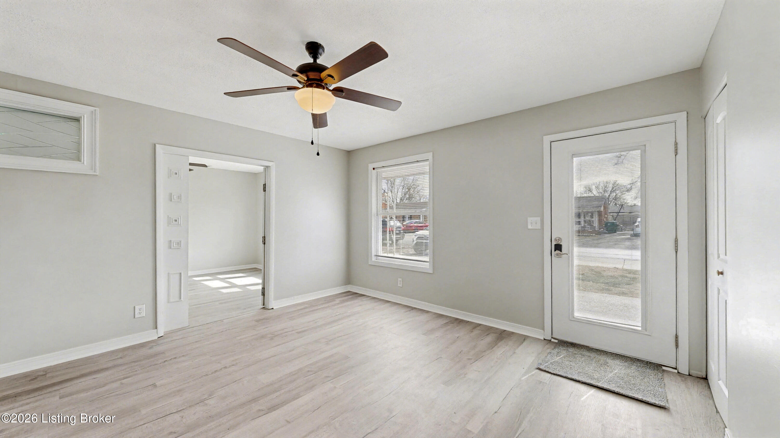 468 Crestwood Ln