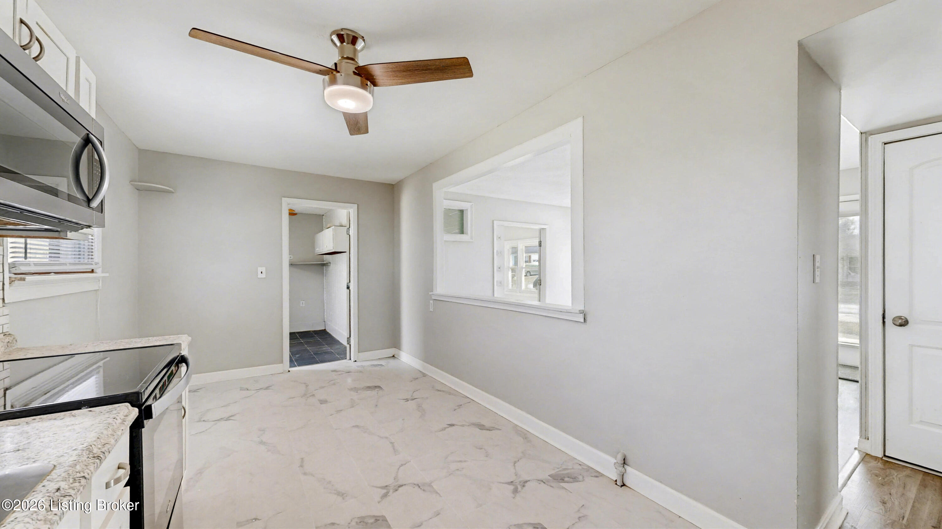 468 Crestwood Ln