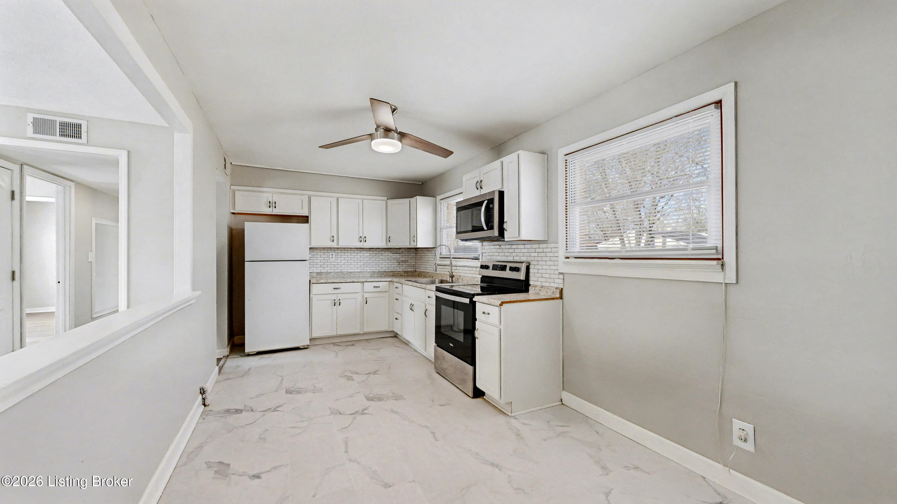 468 Crestwood Ln