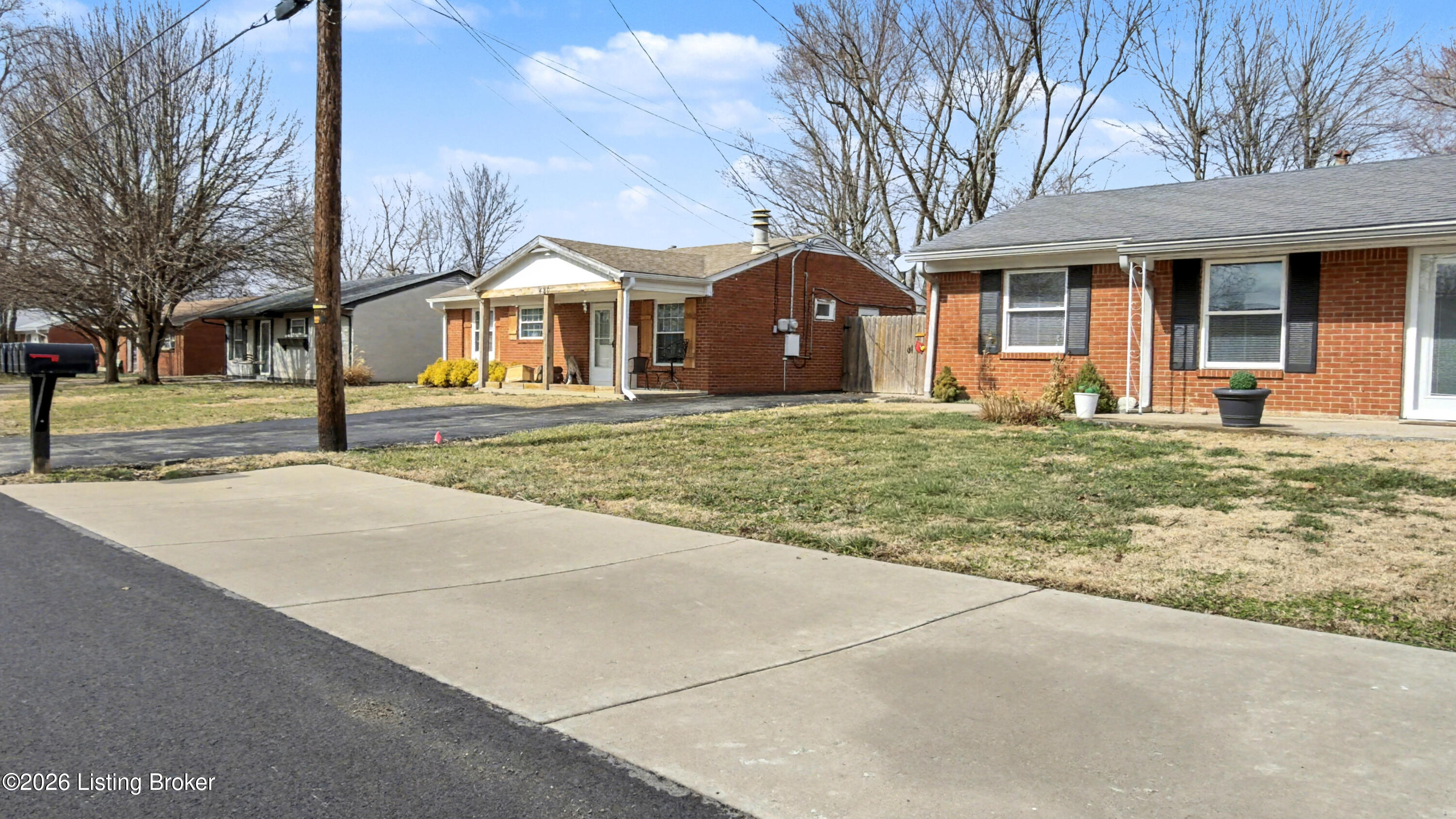 468 Crestwood Ln