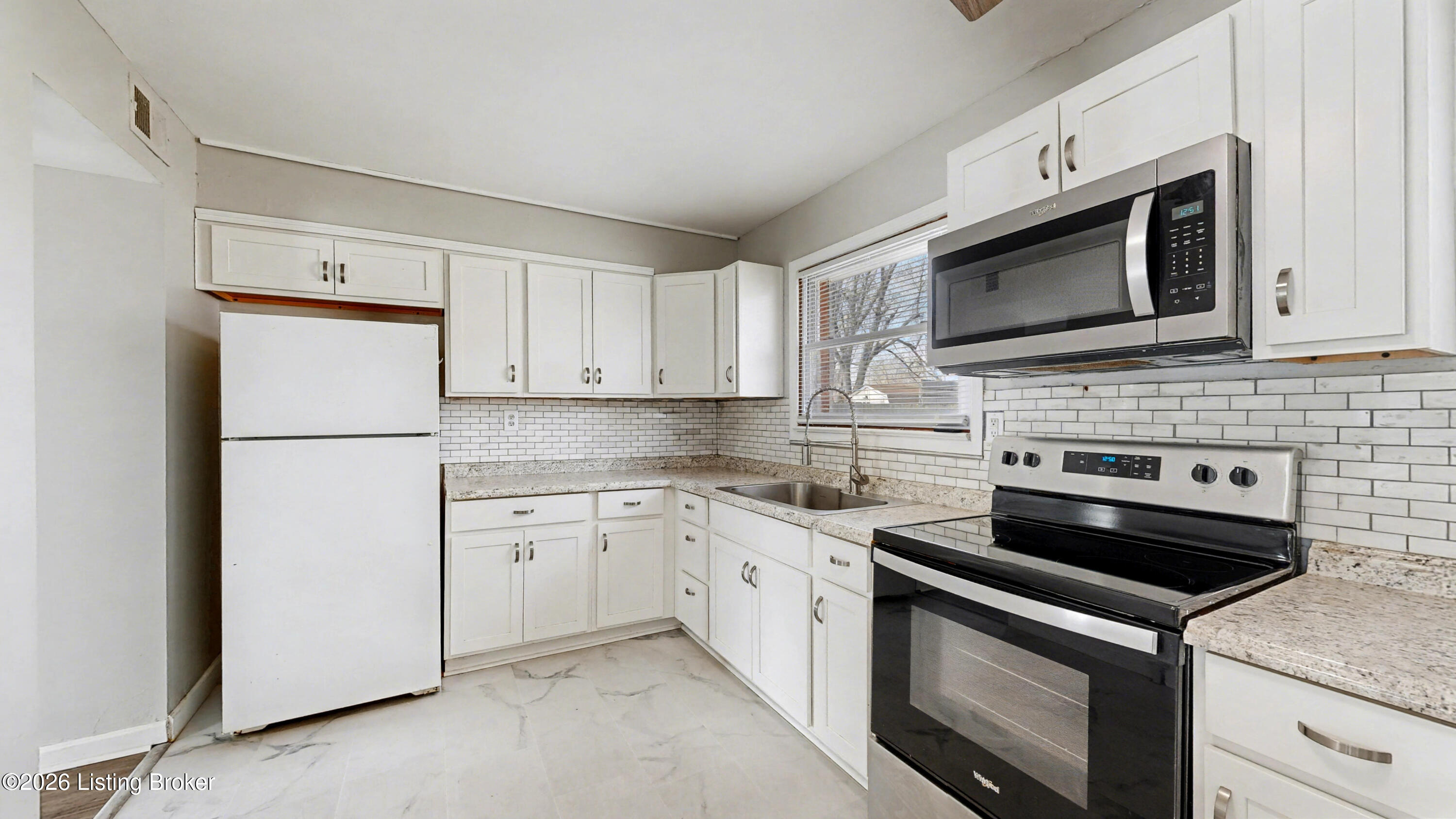 468 Crestwood Ln