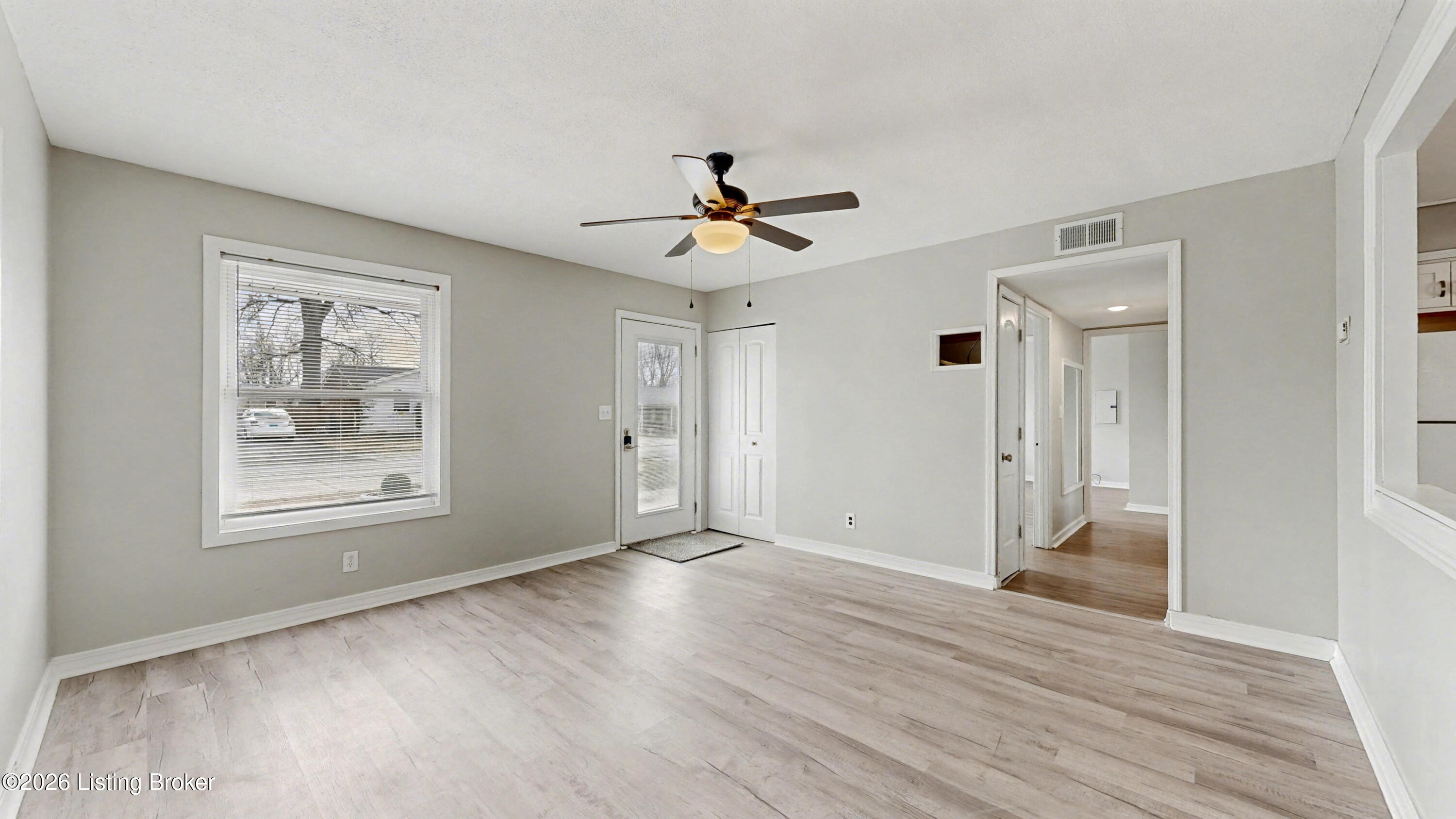 468 Crestwood Ln