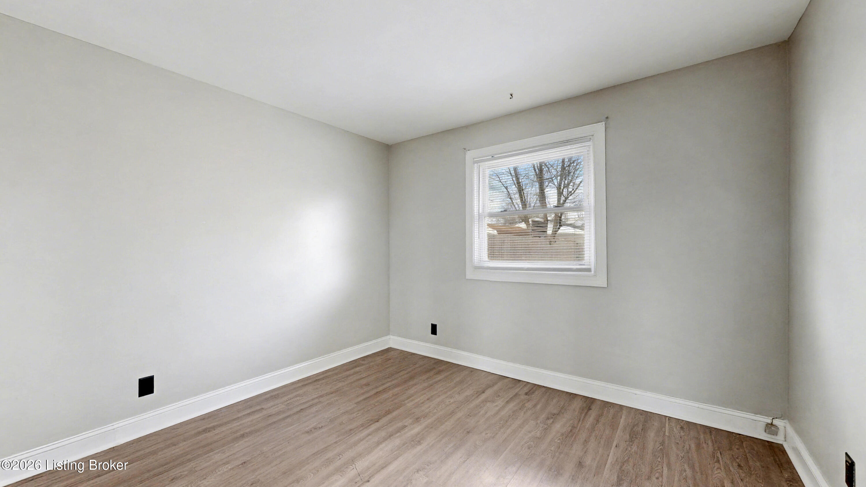468 Crestwood Ln
