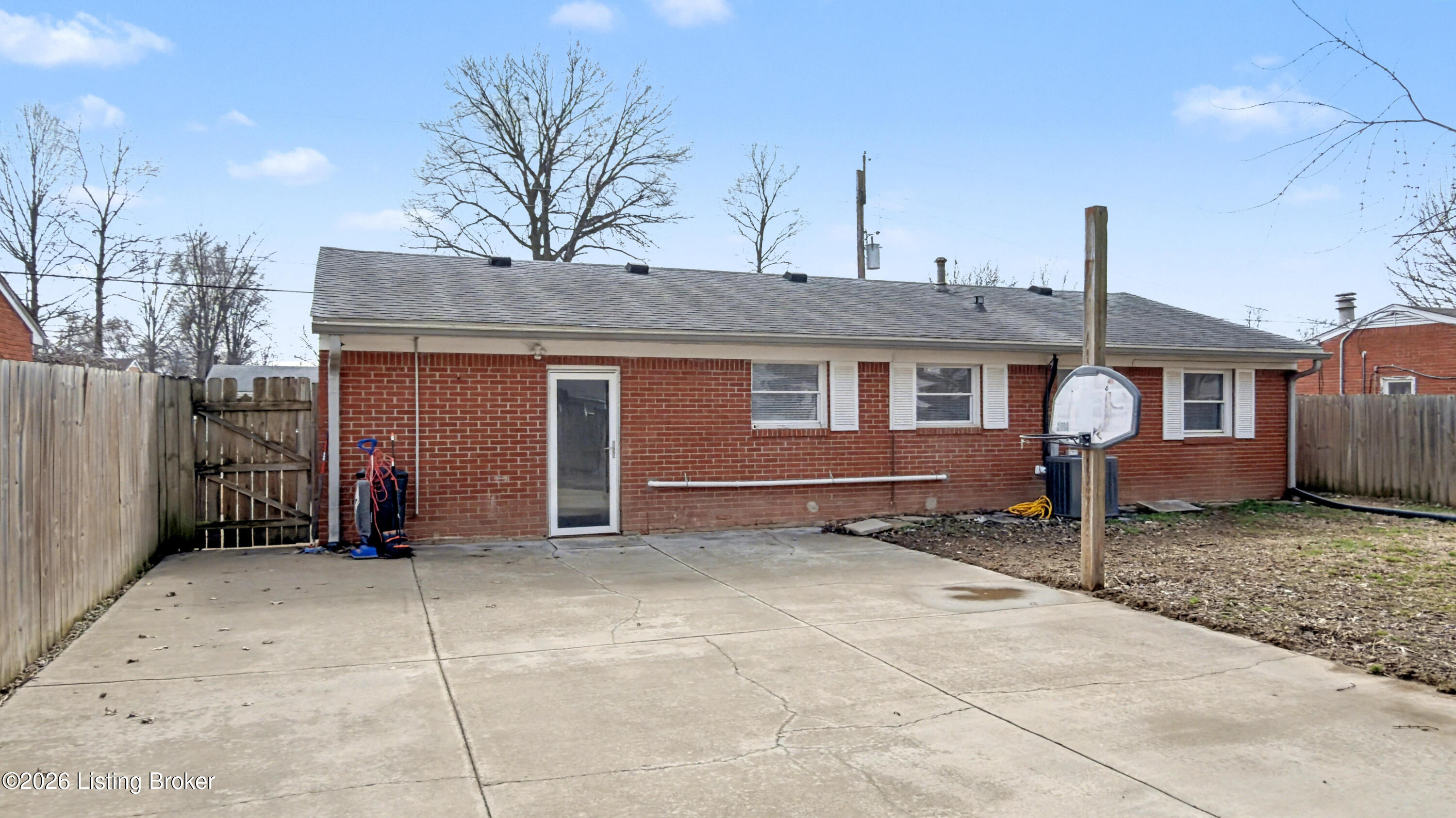 468 Crestwood Ln
