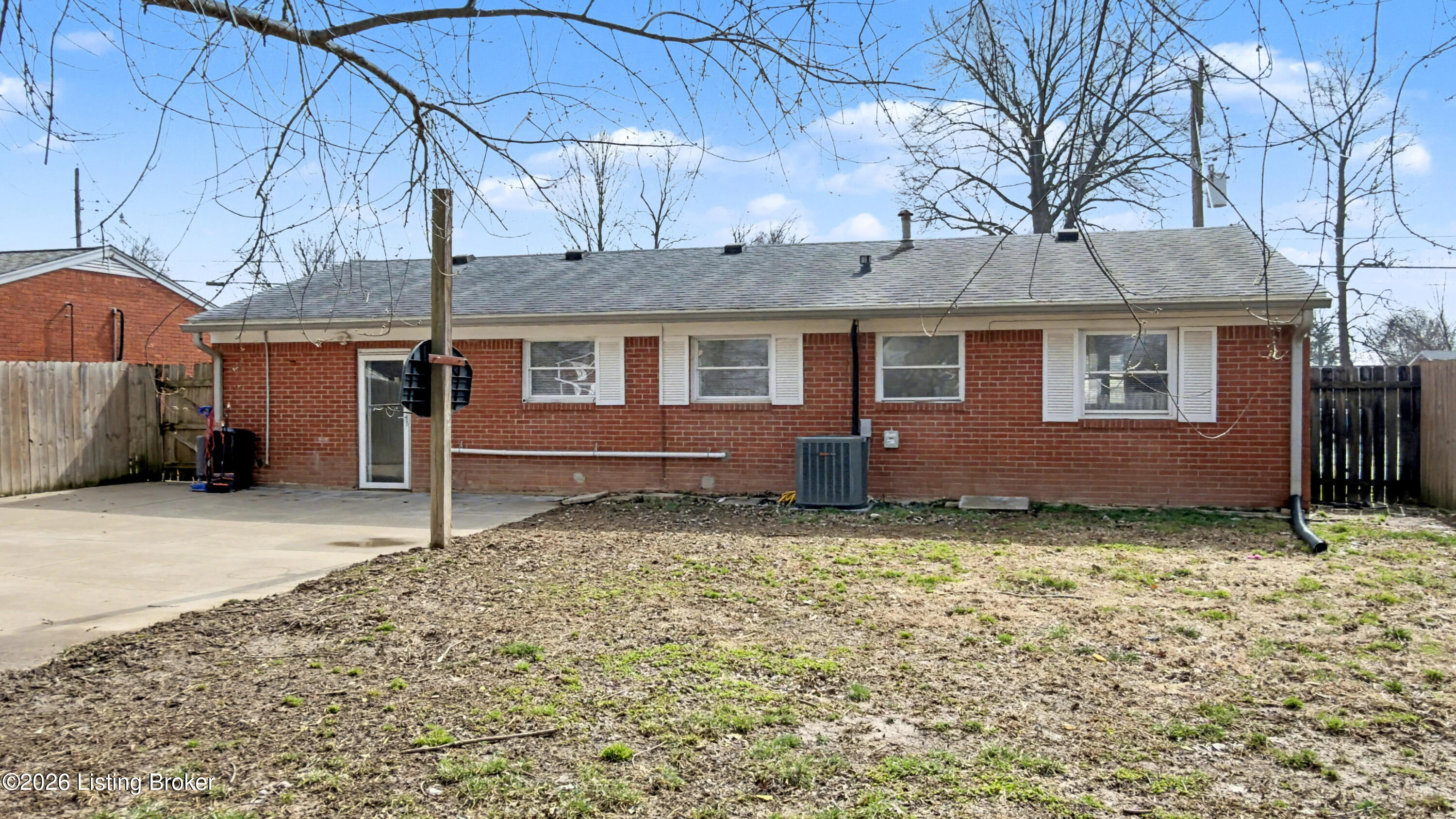468 Crestwood Ln