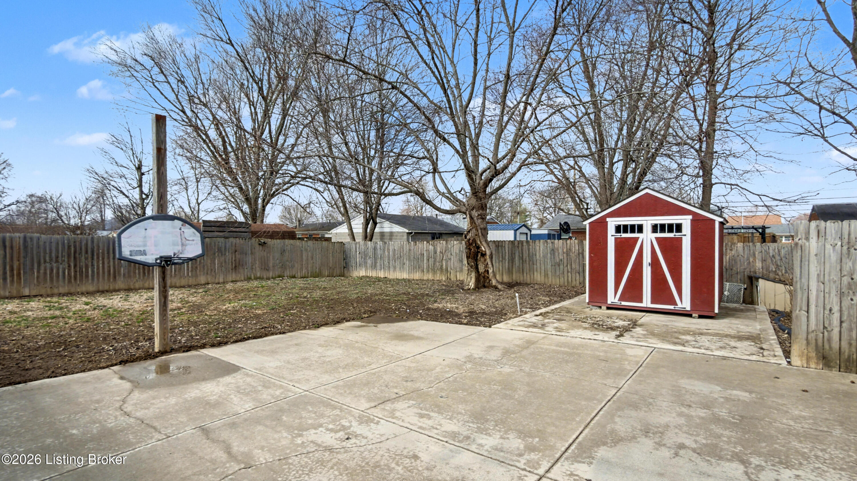 468 Crestwood Ln