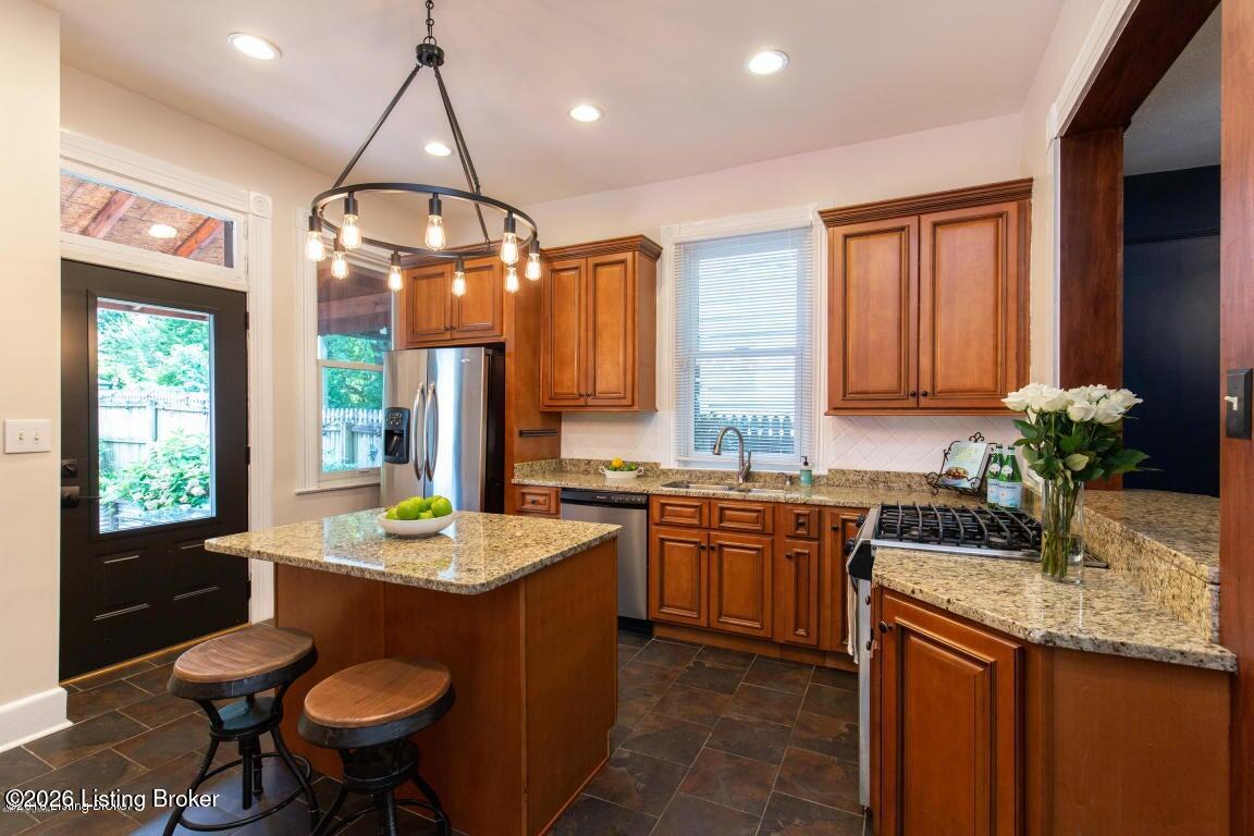 1328 Highland Ave