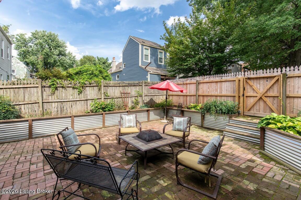1328 Highland Ave