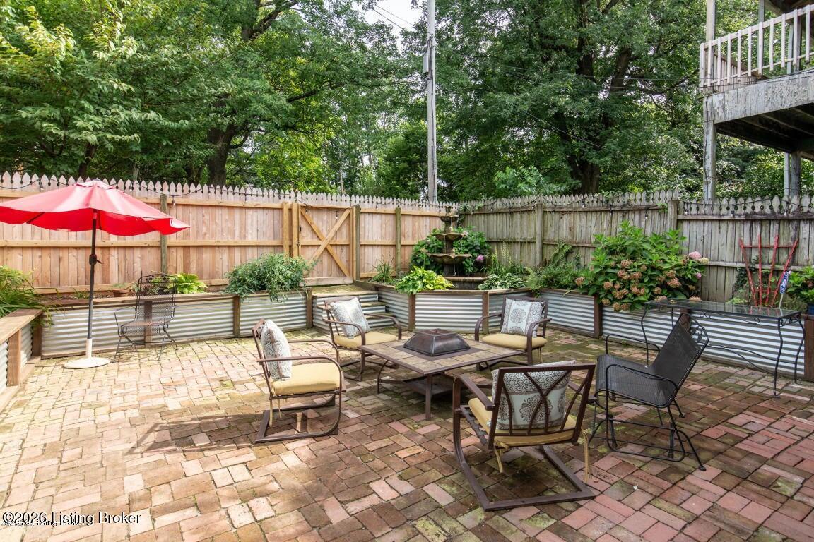 1328 Highland Ave