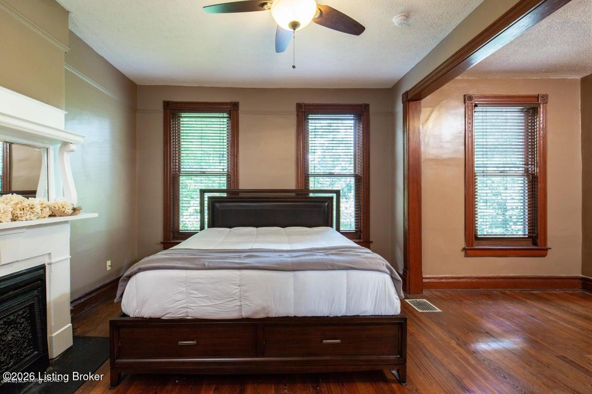 1328 Highland Ave