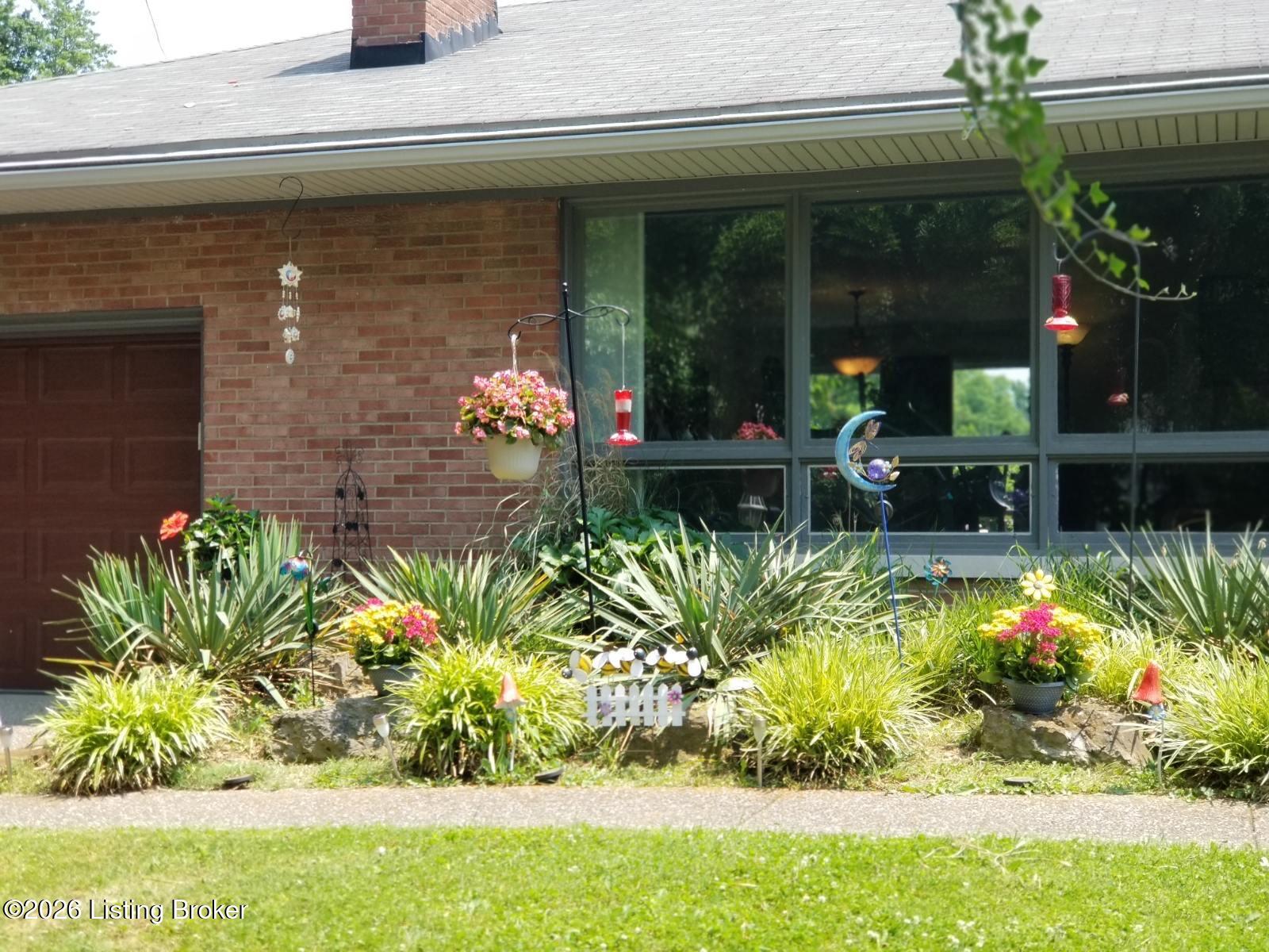 319 Castleview Dr