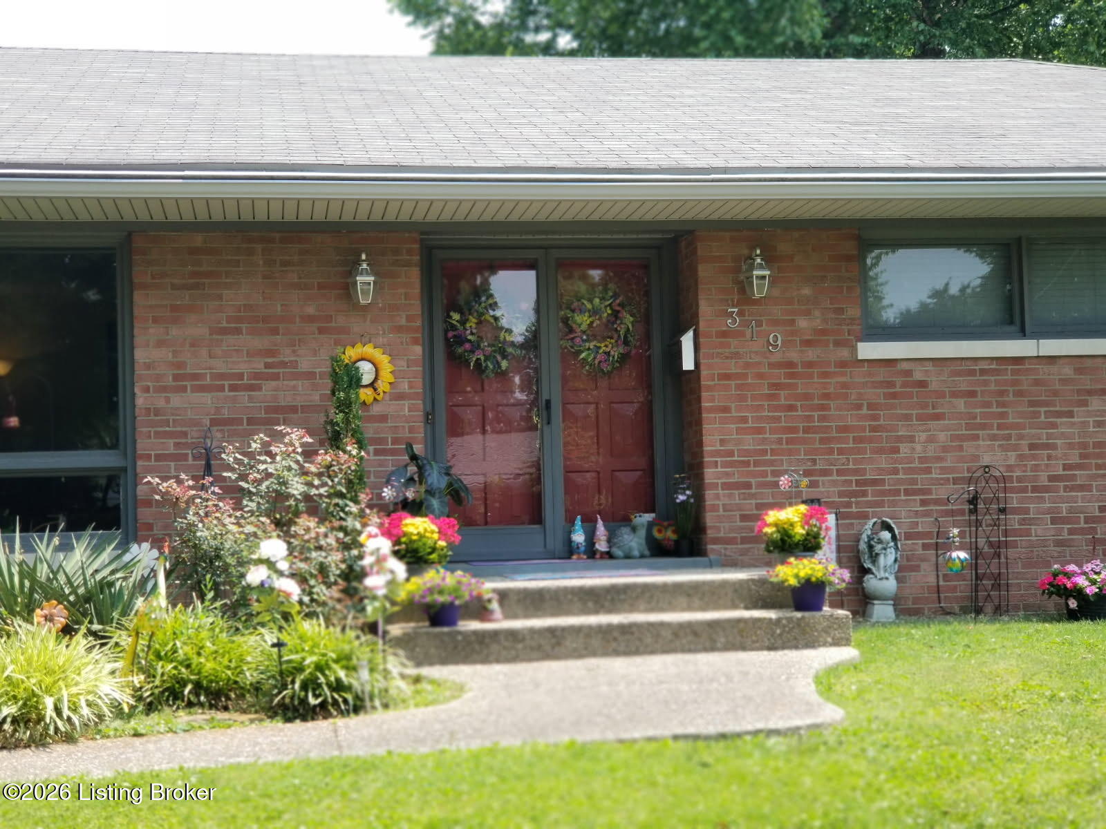319 Castleview Dr