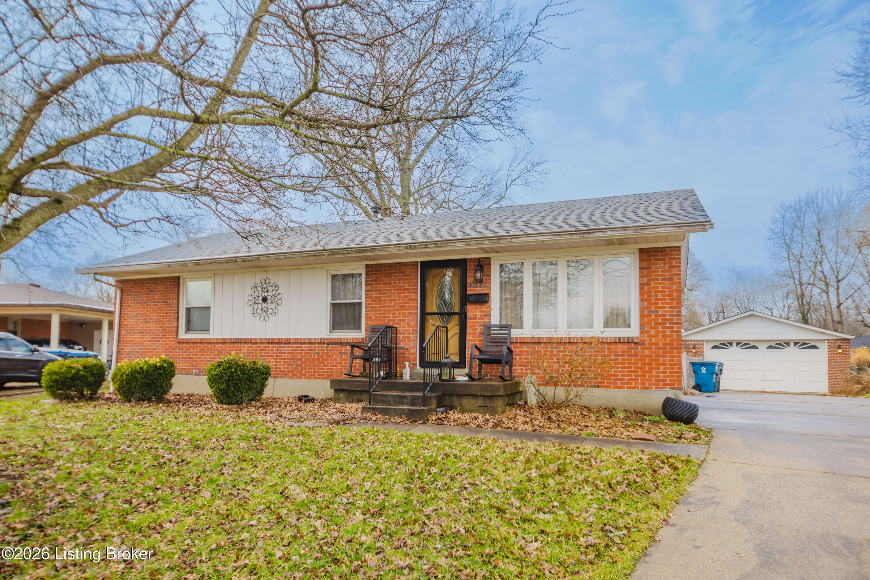 6121 Middlerose Cir
