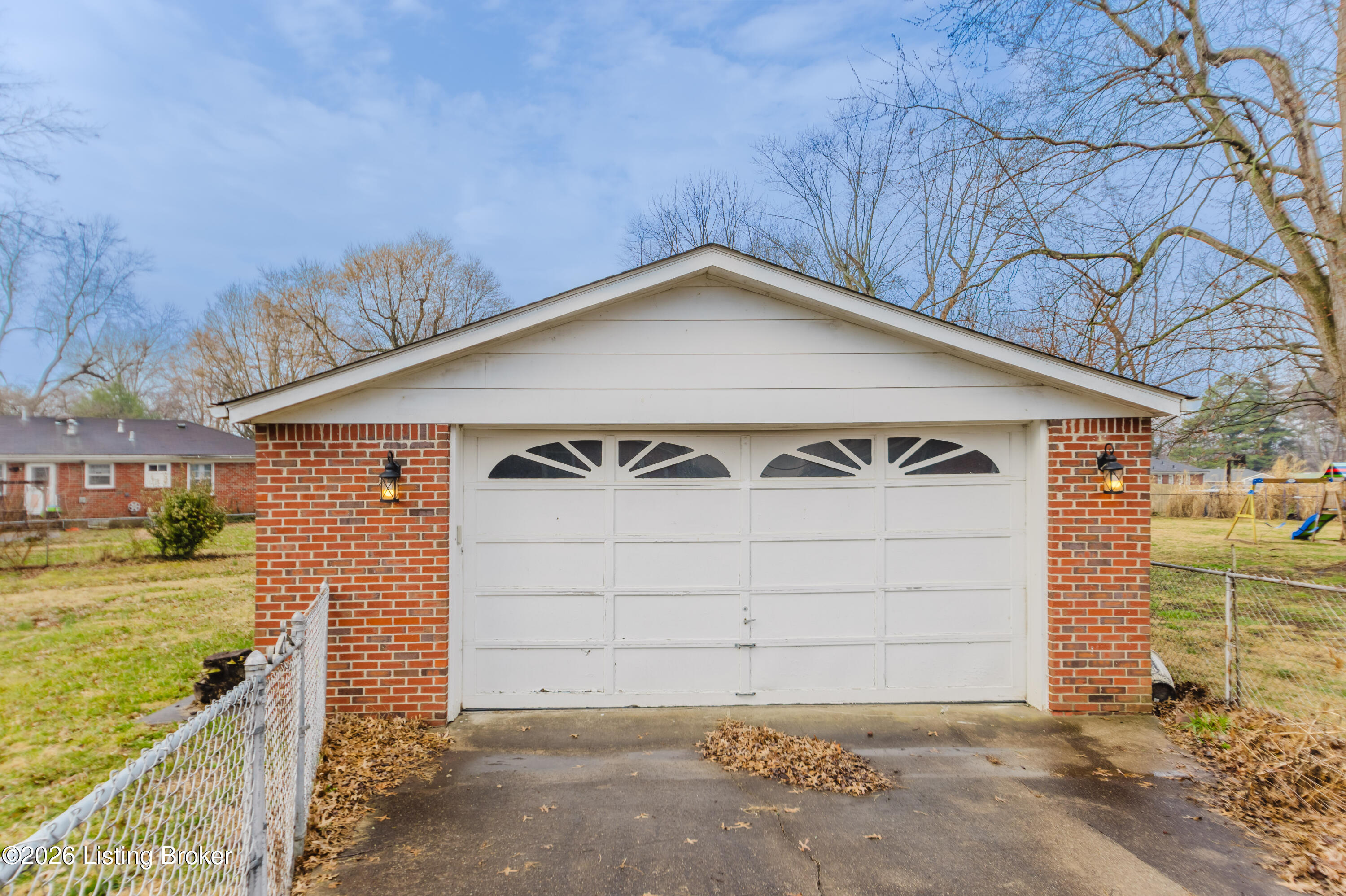 6121 Middlerose Cir