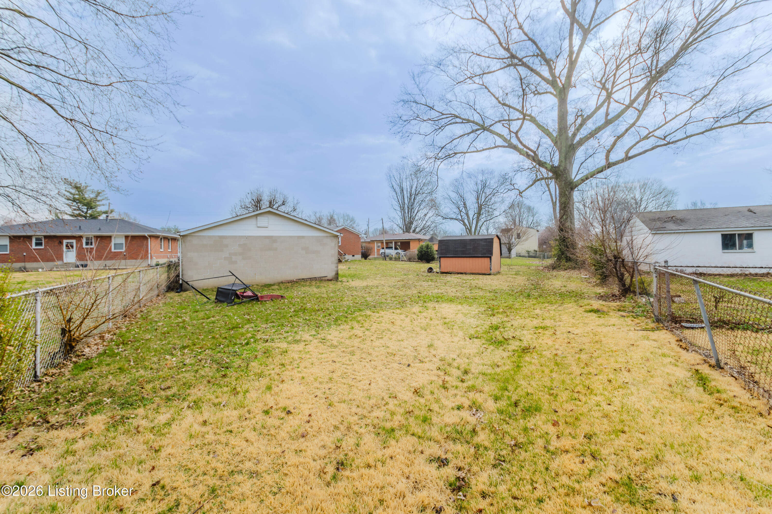 6121 Middlerose Cir