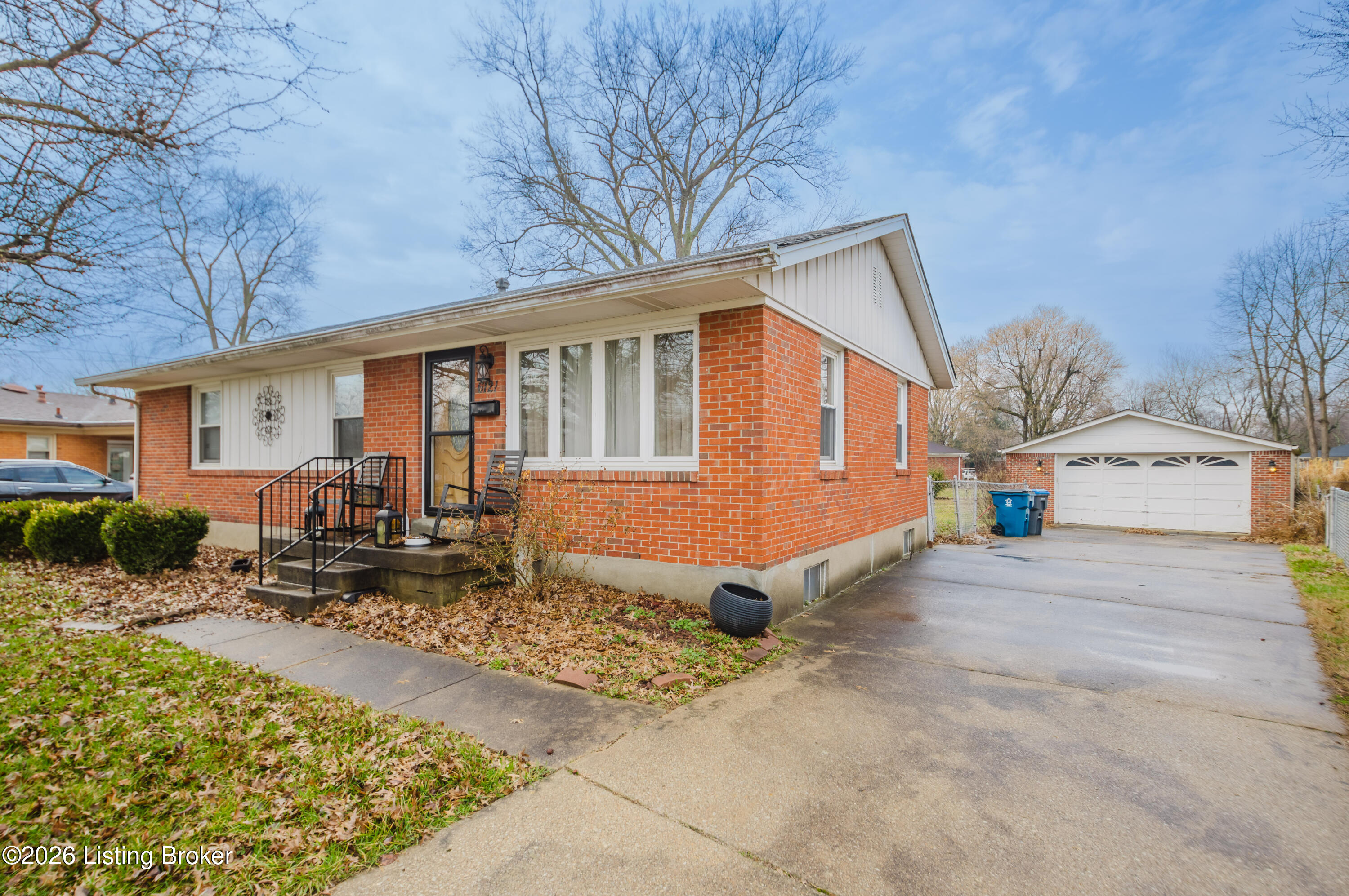 6121 Middlerose Cir