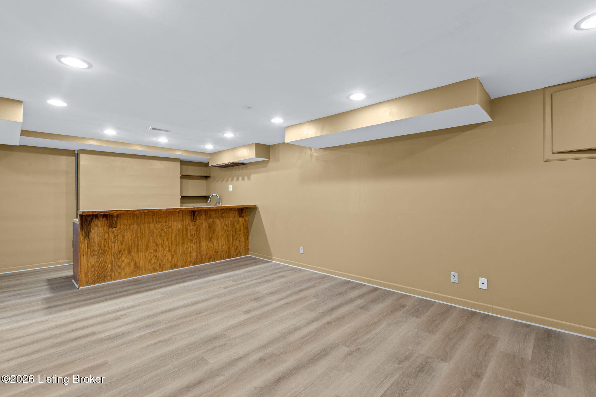 401 Winton Ln