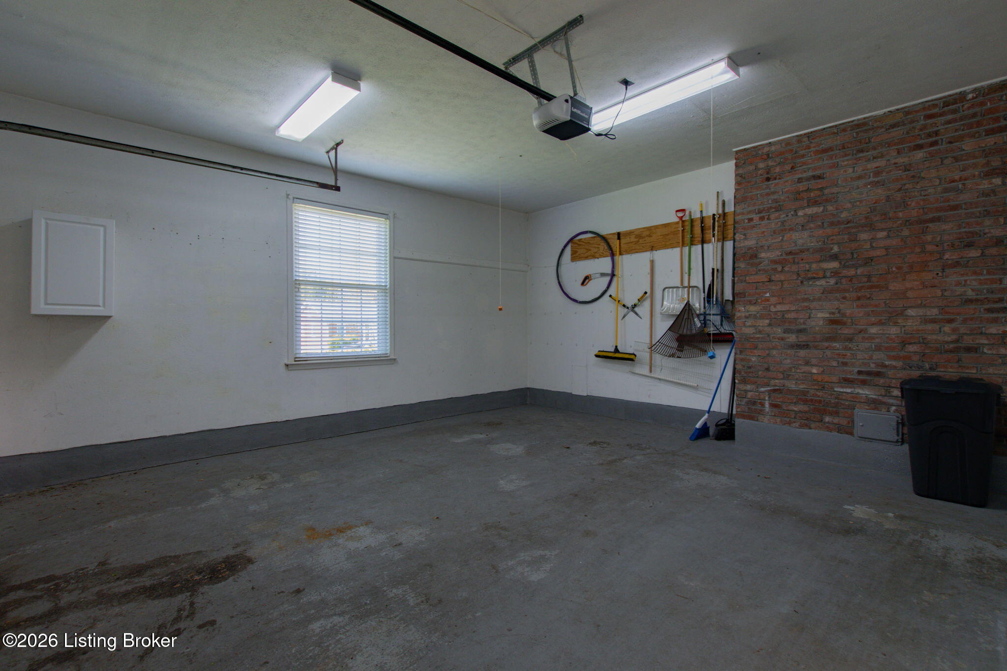 401 Winton Ln