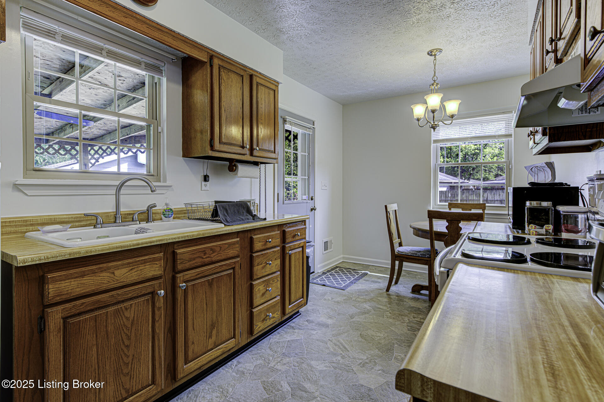 10103 Blue Creek Dr