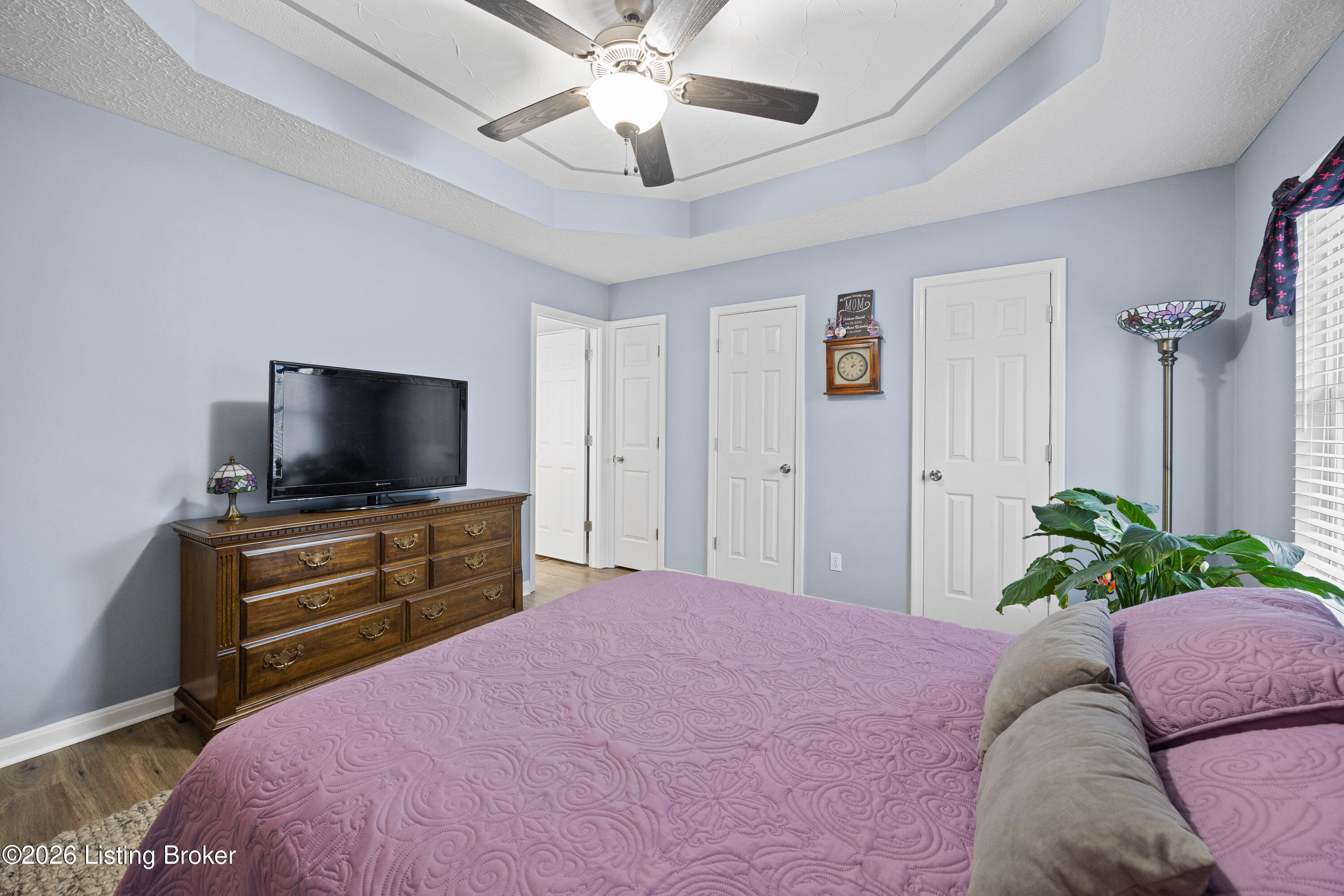 5613 Braulio Ct