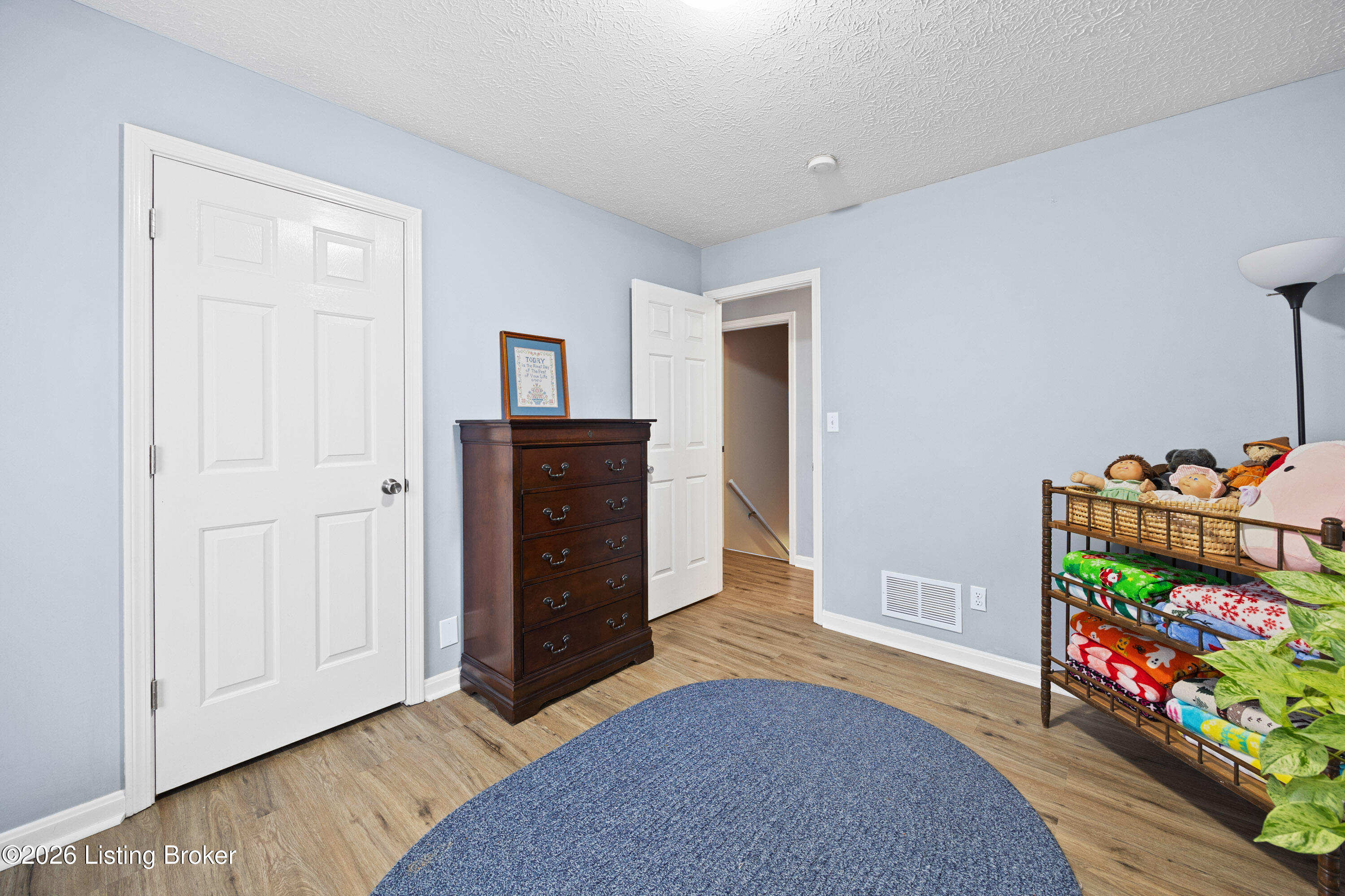 5613 Braulio Ct