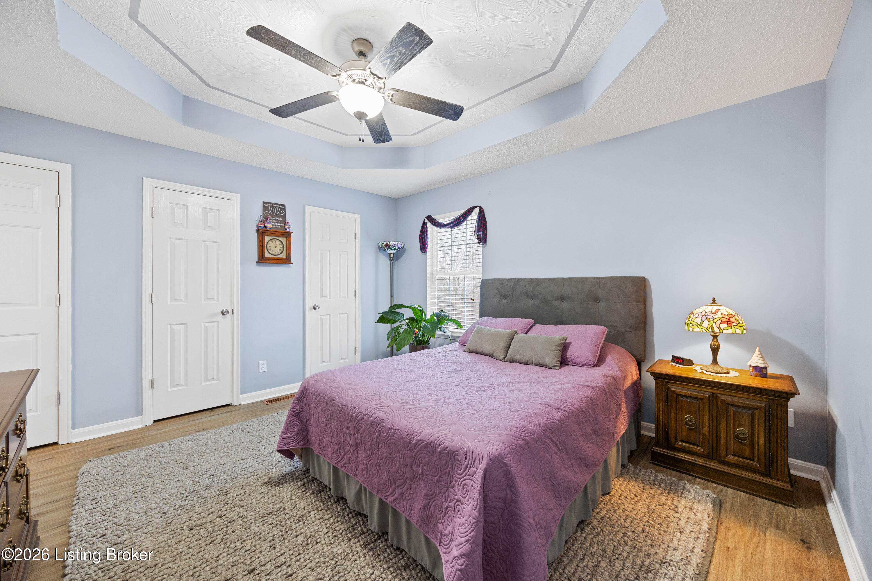 5613 Braulio Ct