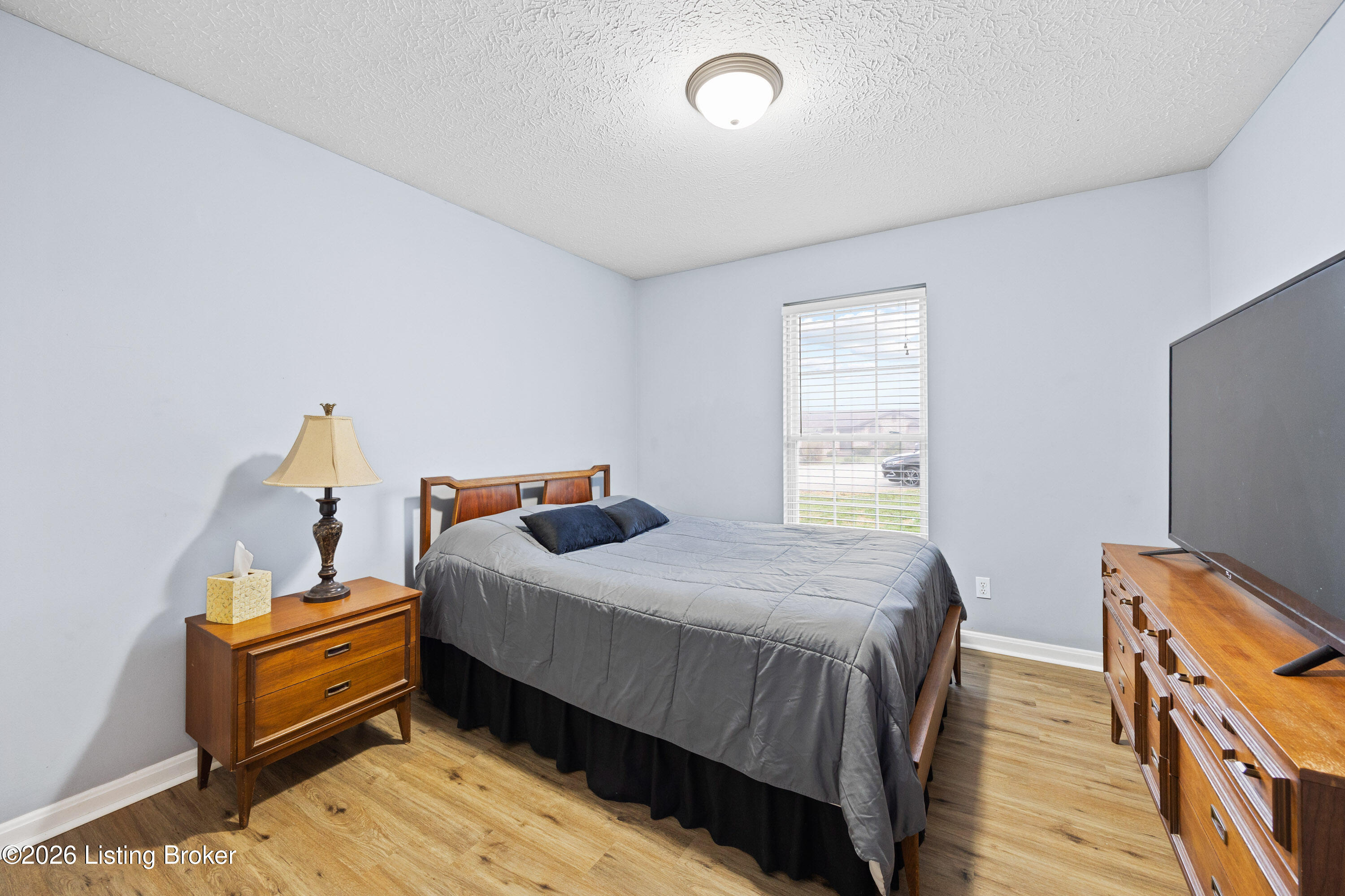 5613 Braulio Ct