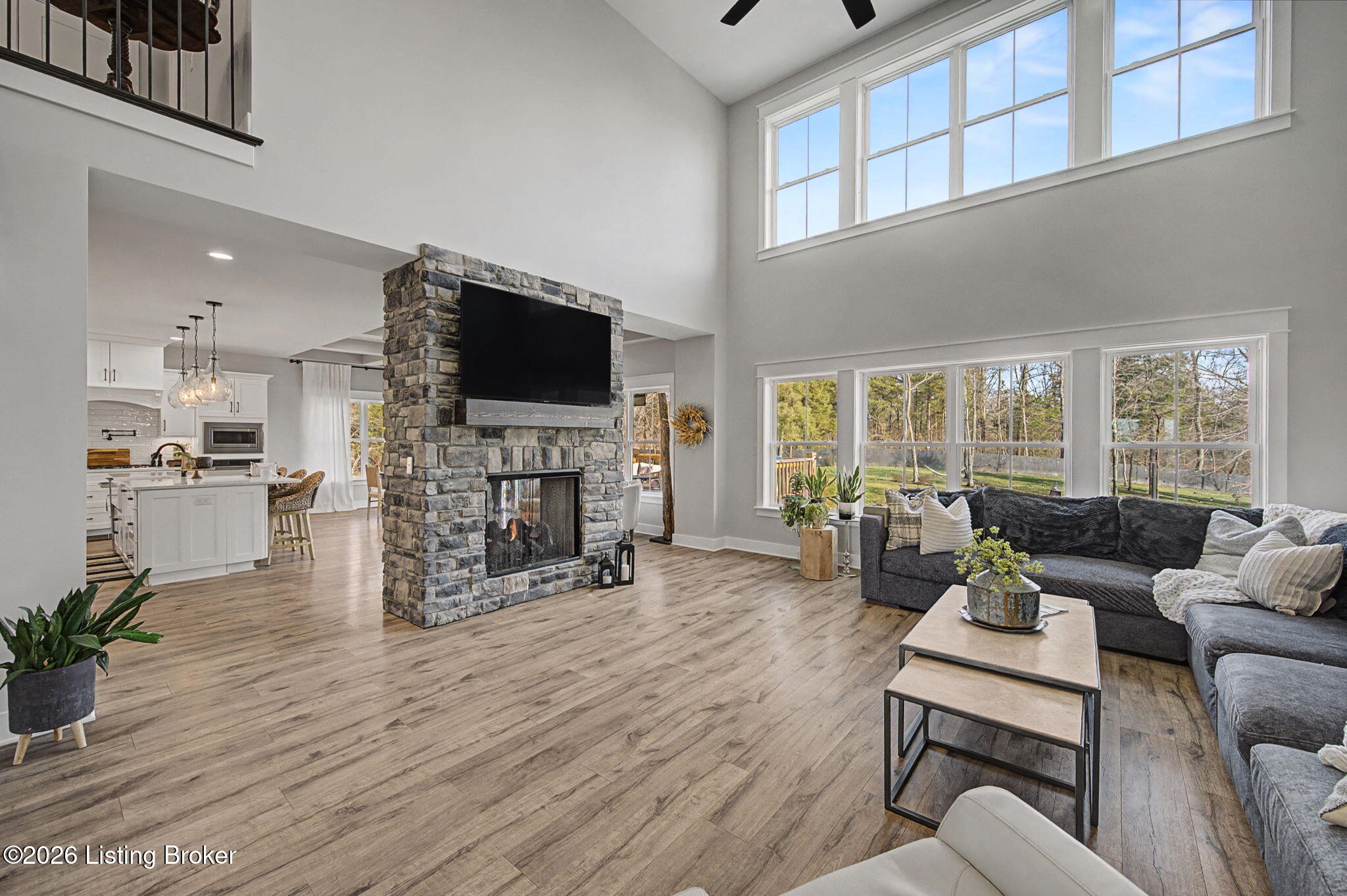 7297 Grand Oaks Dr