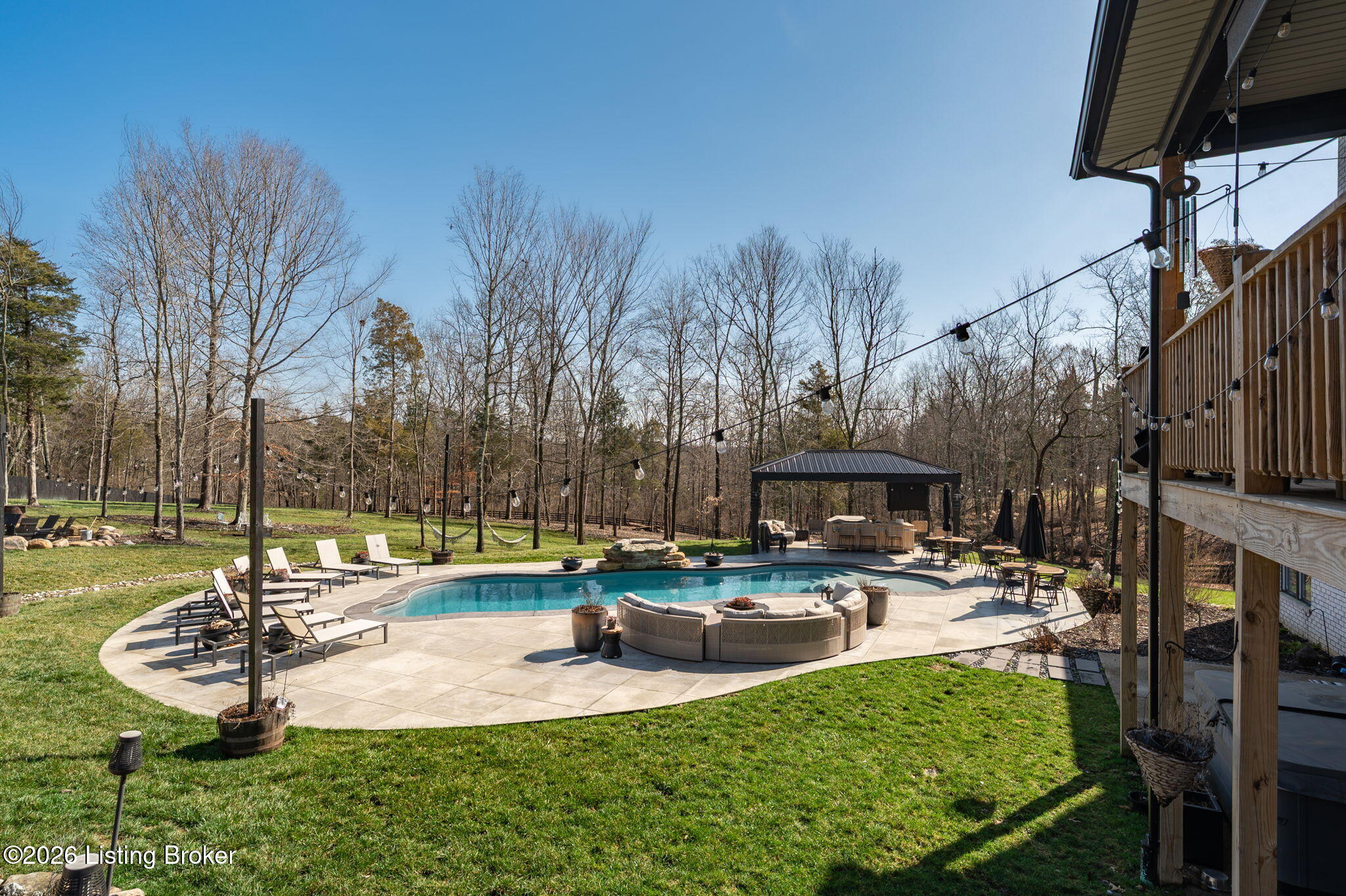 7297 Grand Oaks Dr